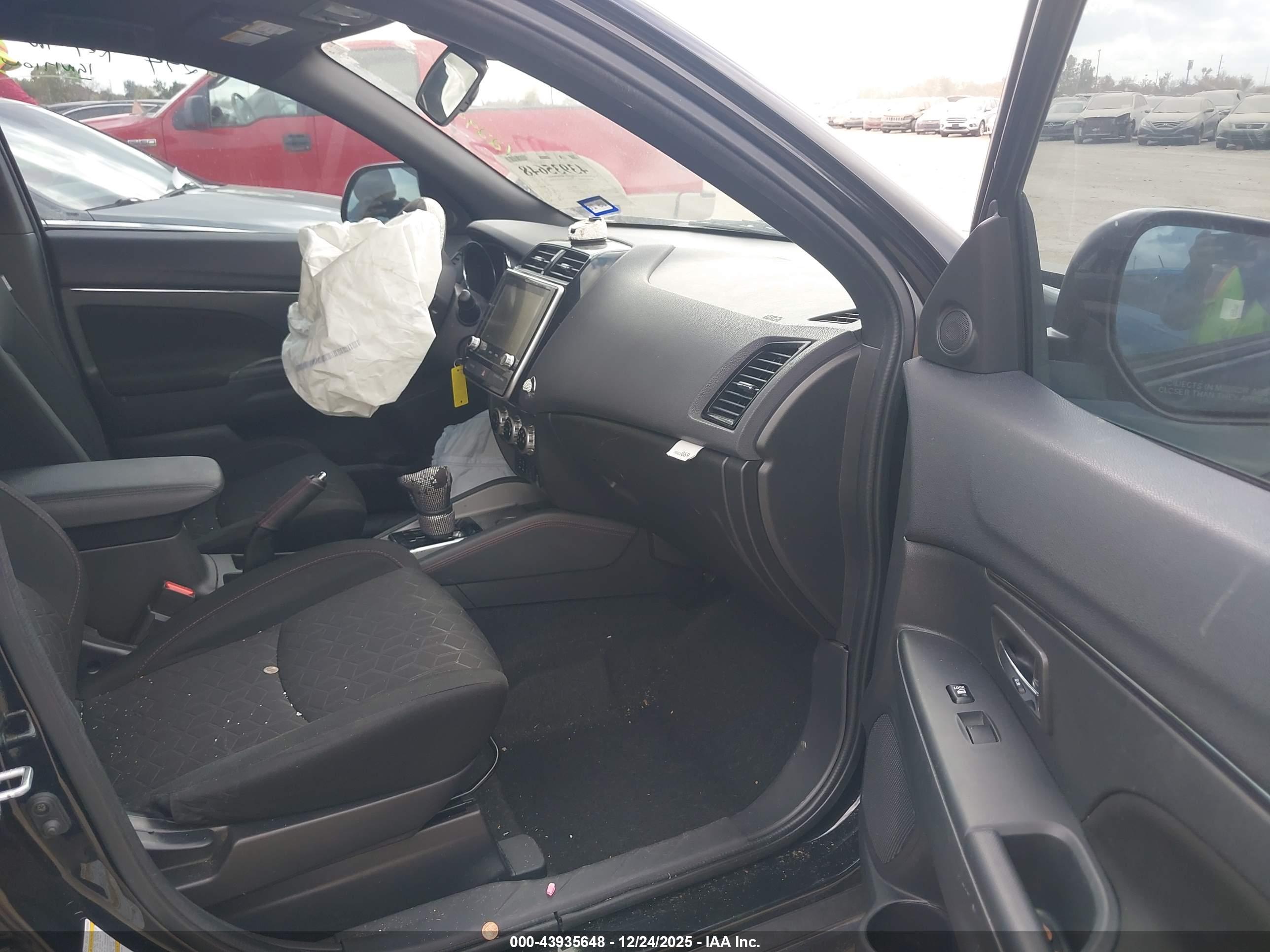 MITSUBISHI OUTLANDER image 5