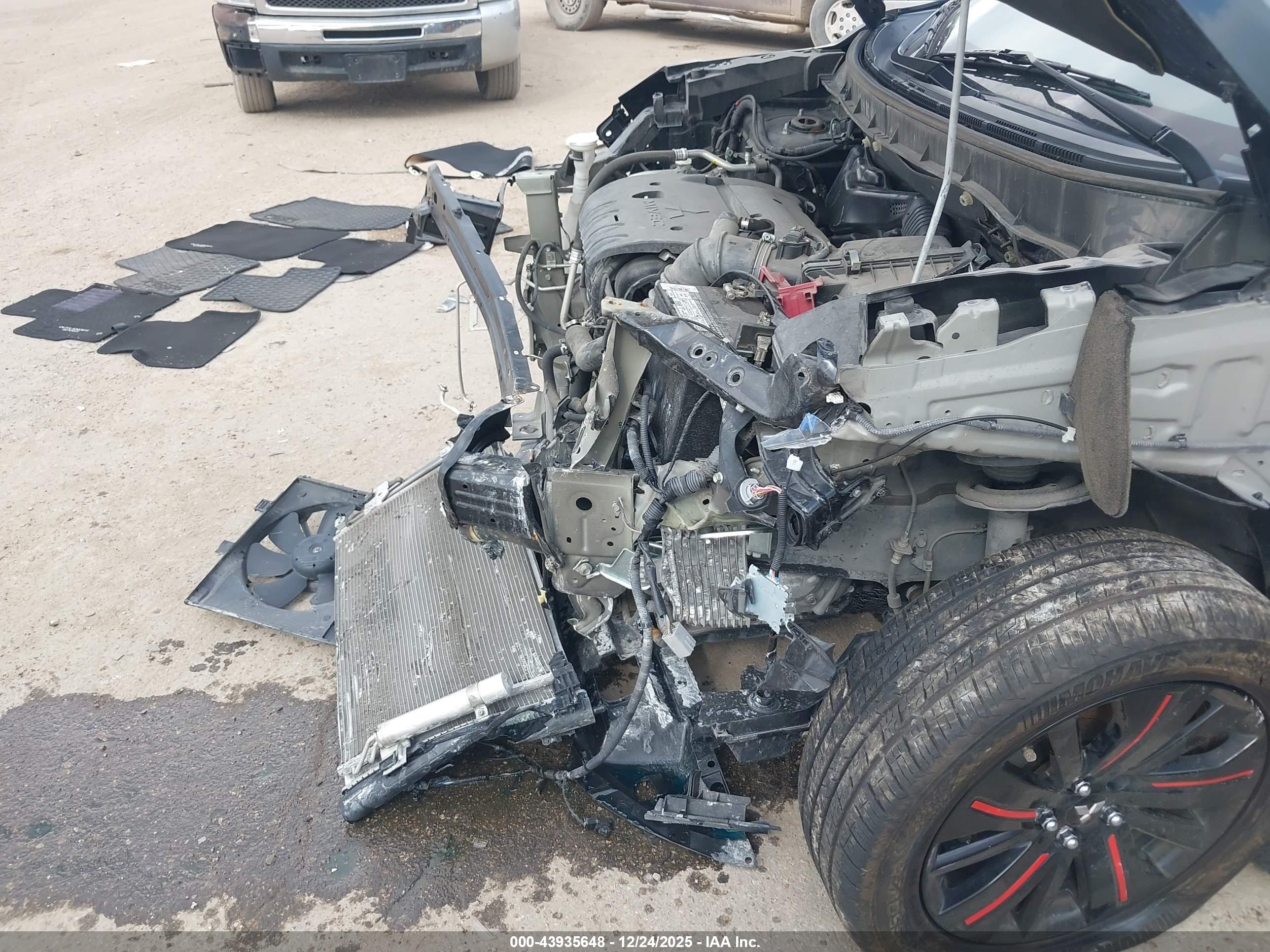 MITSUBISHI OUTLANDER image 6