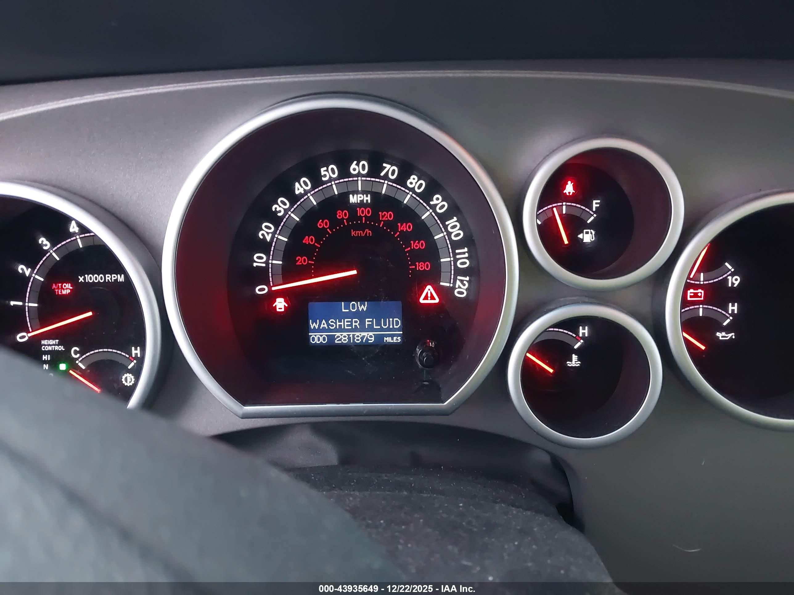 TOYOTA SEQUOIA image 7