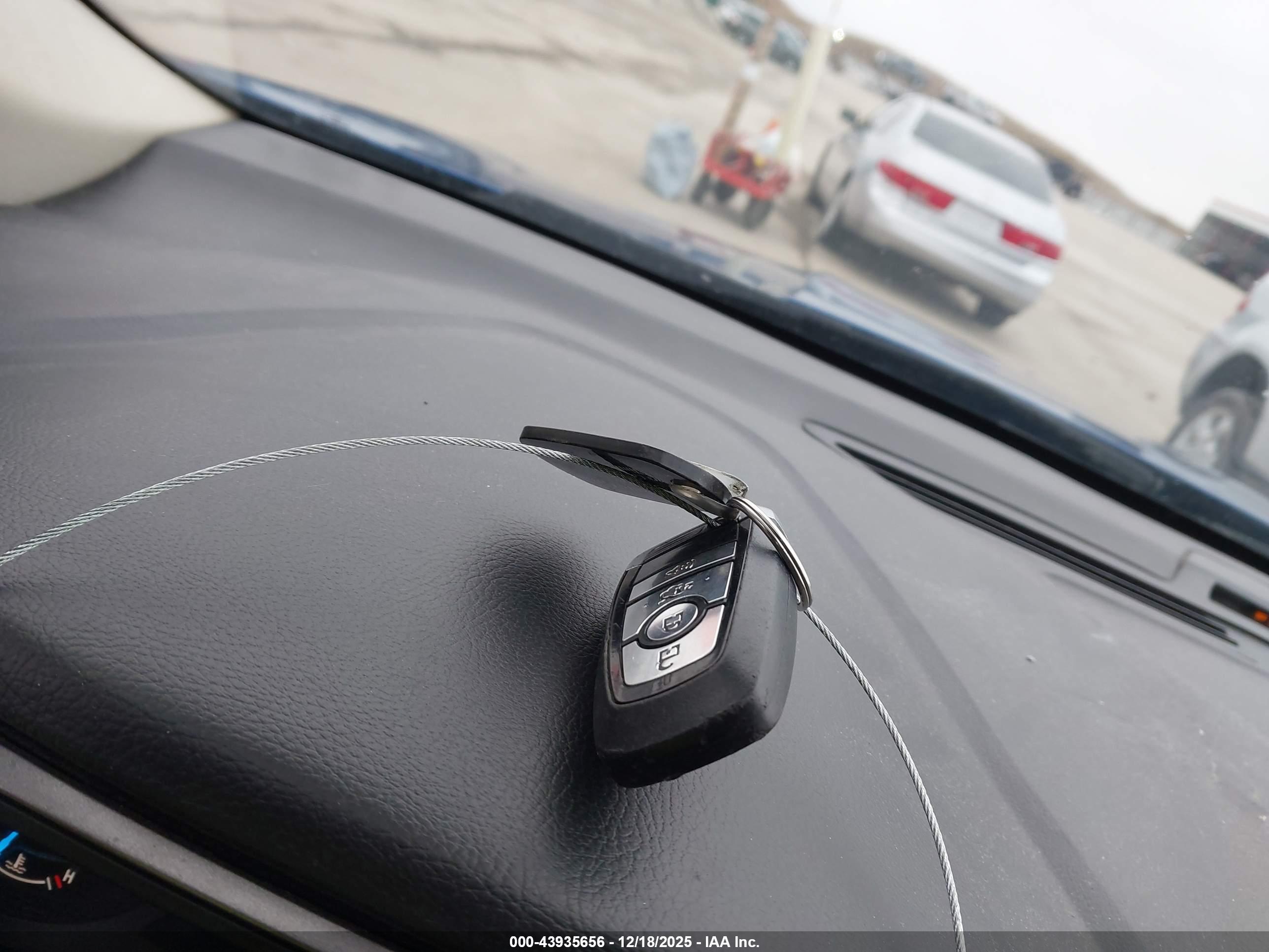 FORD FUSION image 11