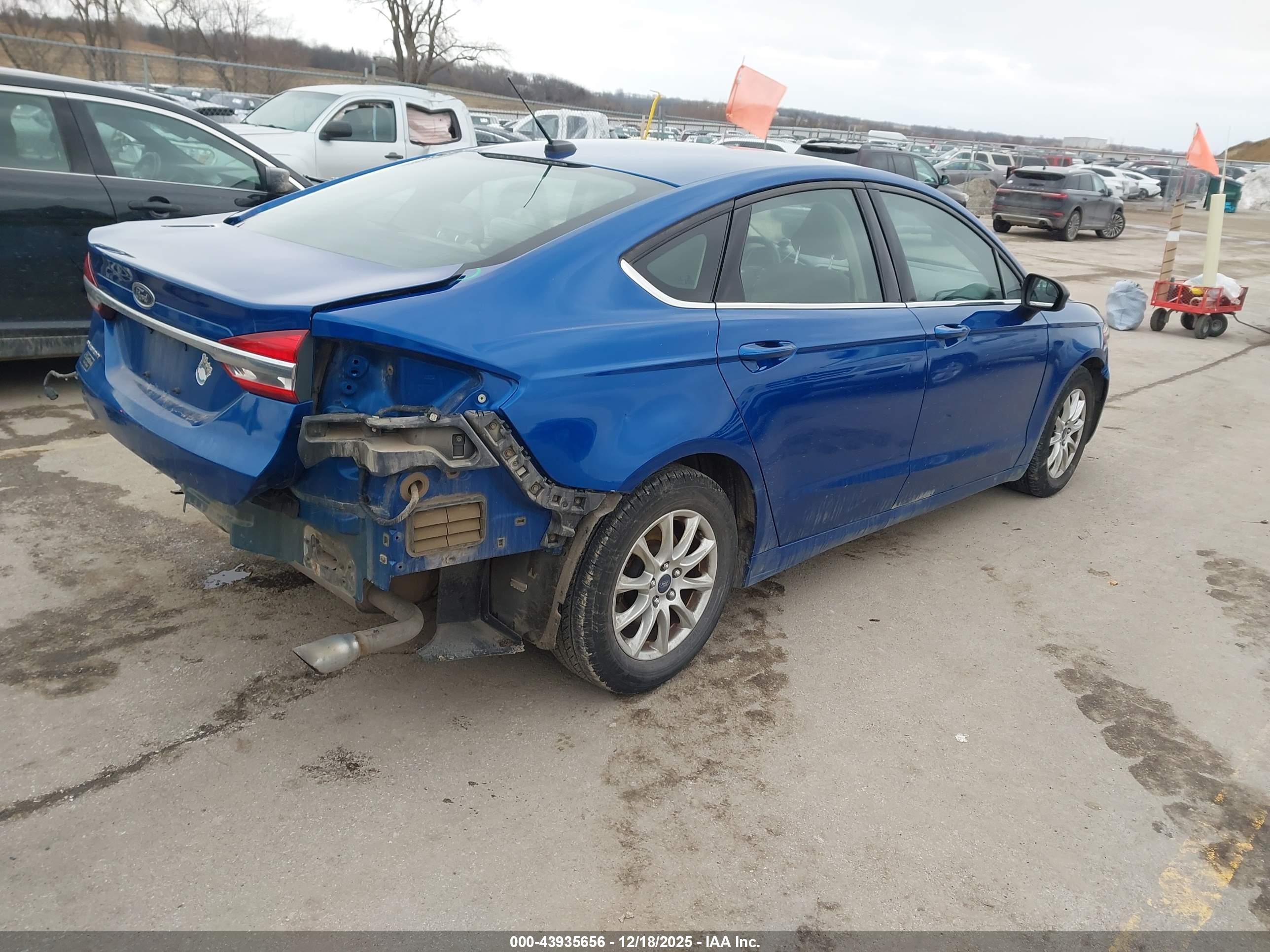 FORD FUSION image 4
