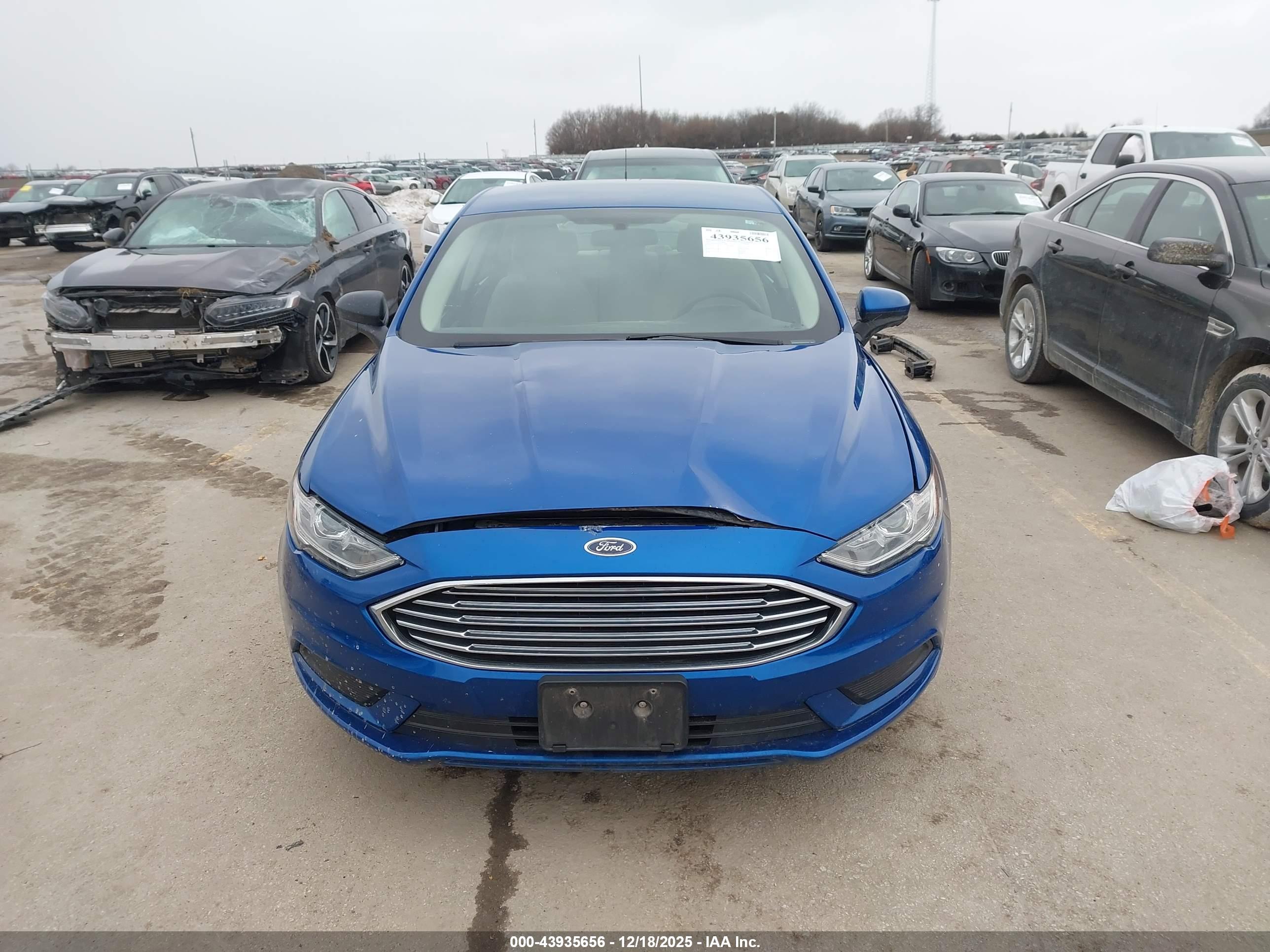FORD FUSION image 6