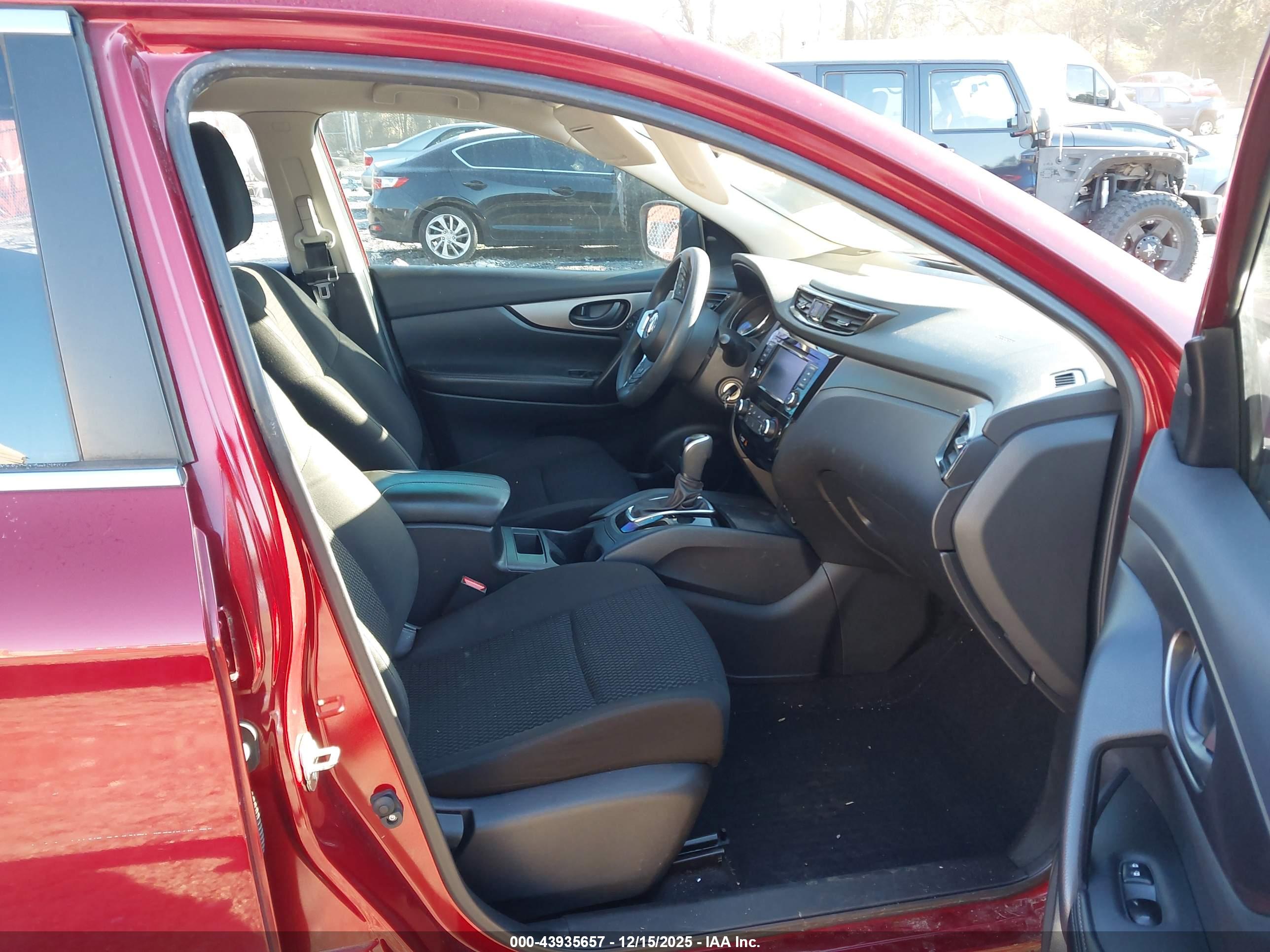 NISSAN ROGUE image 5