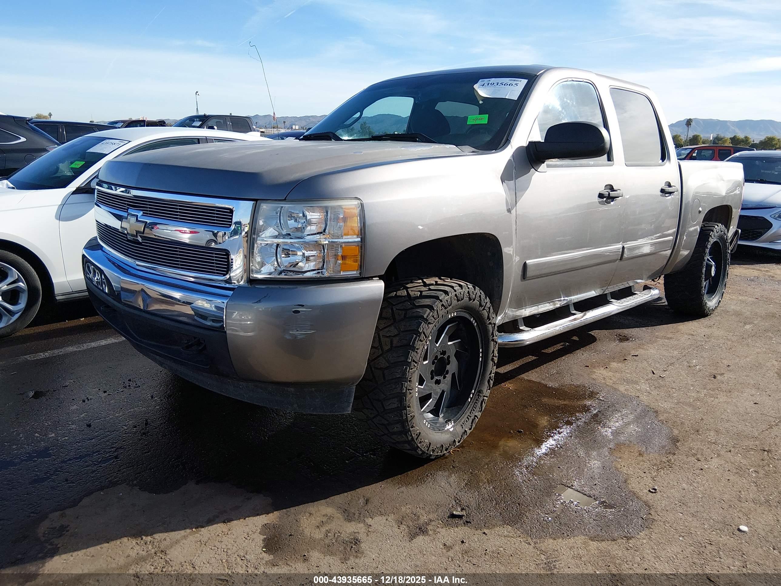 CHEVROLET SILVERADO image 2