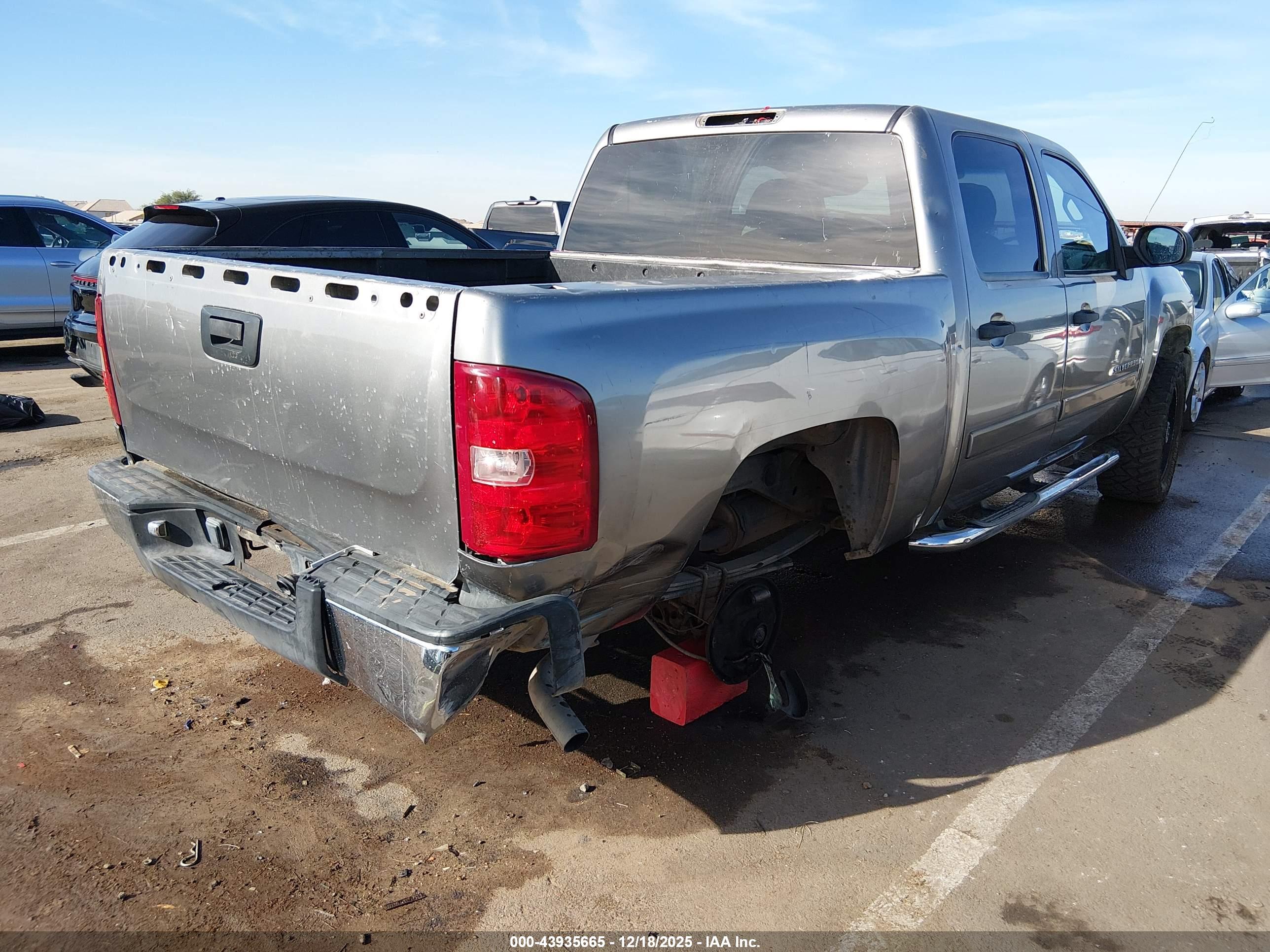 CHEVROLET SILVERADO image 4