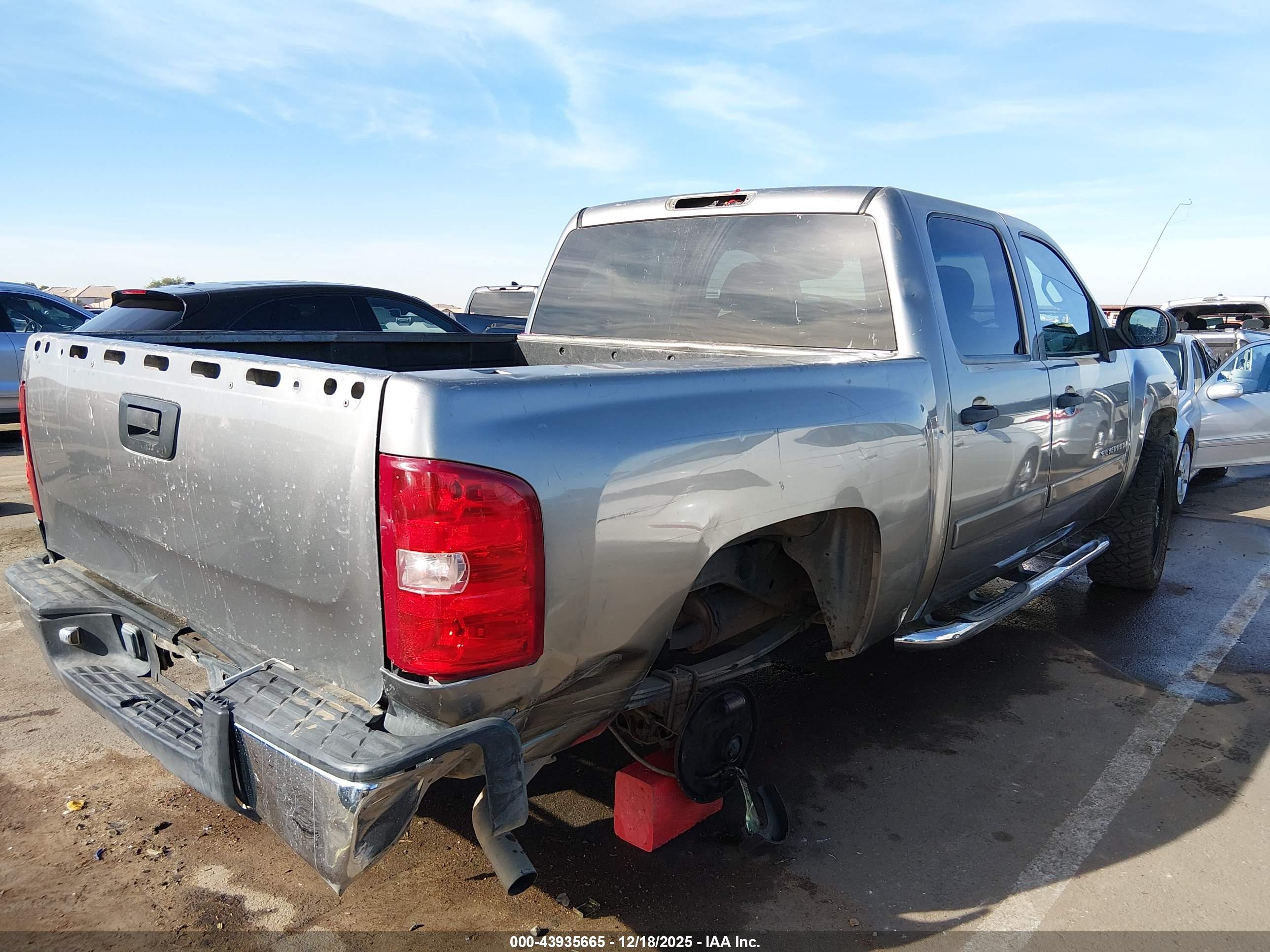 CHEVROLET SILVERADO image 6