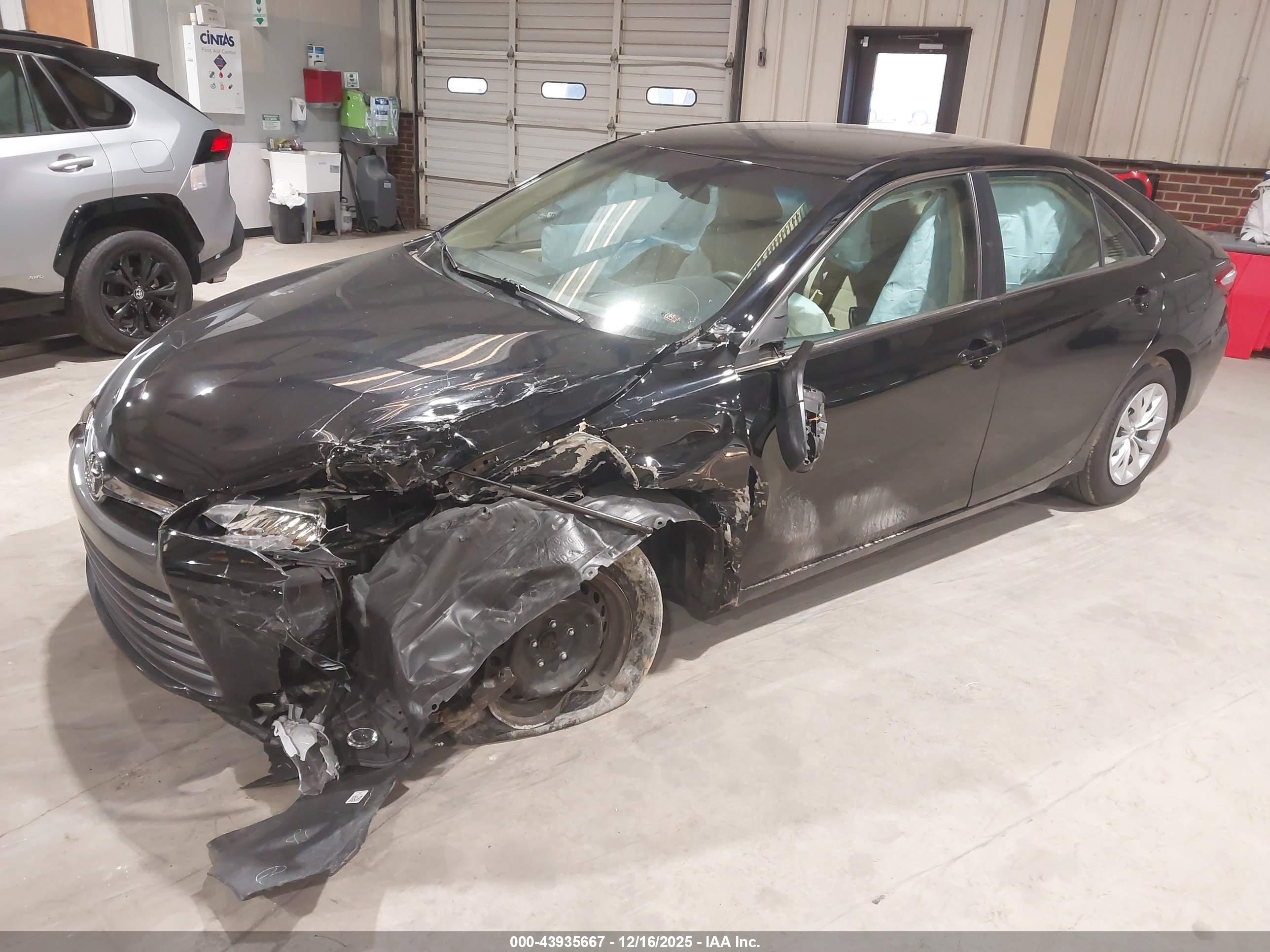 TOYOTA CAMRY image 2