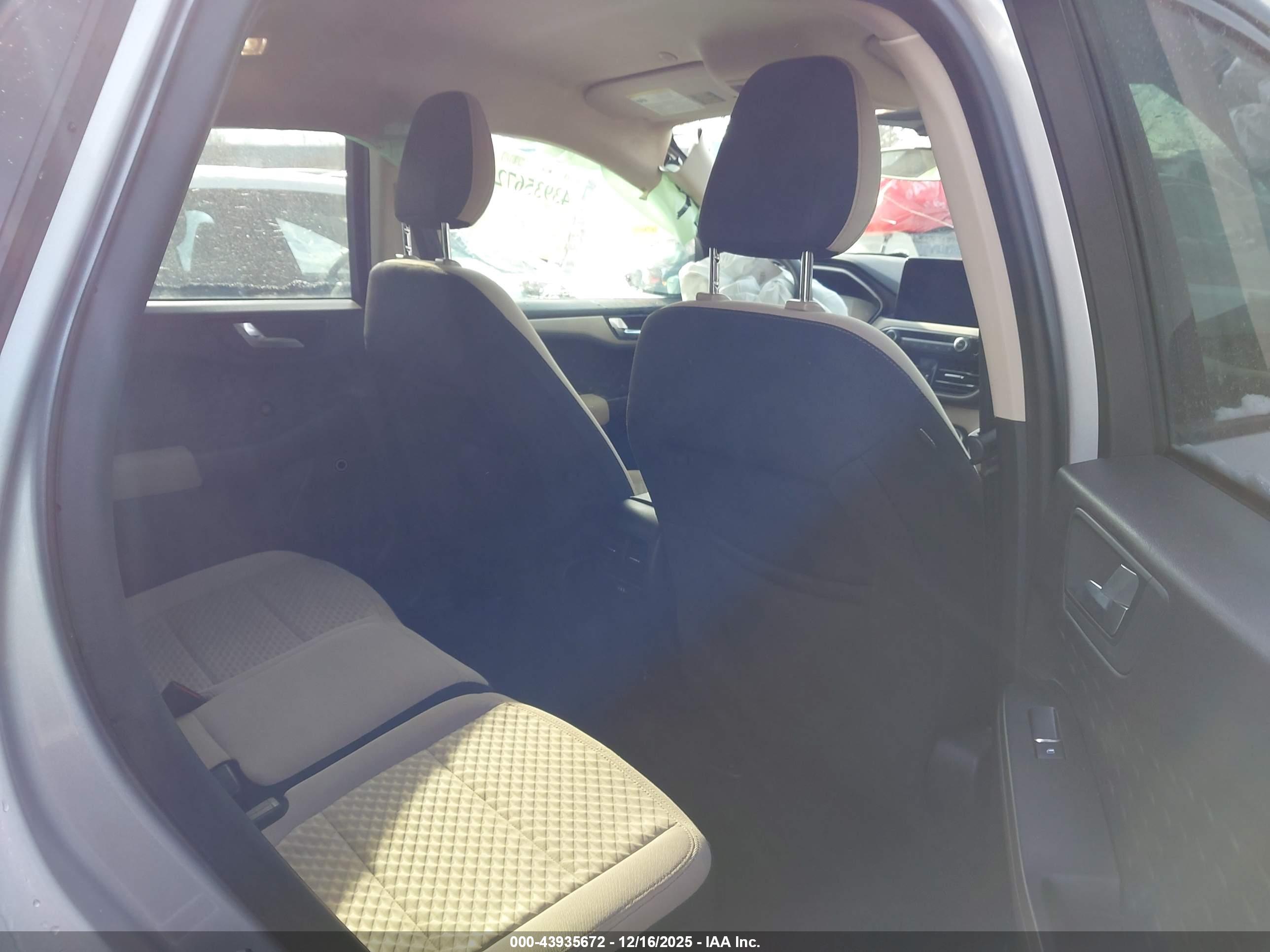 FORD ESCAPE image 8