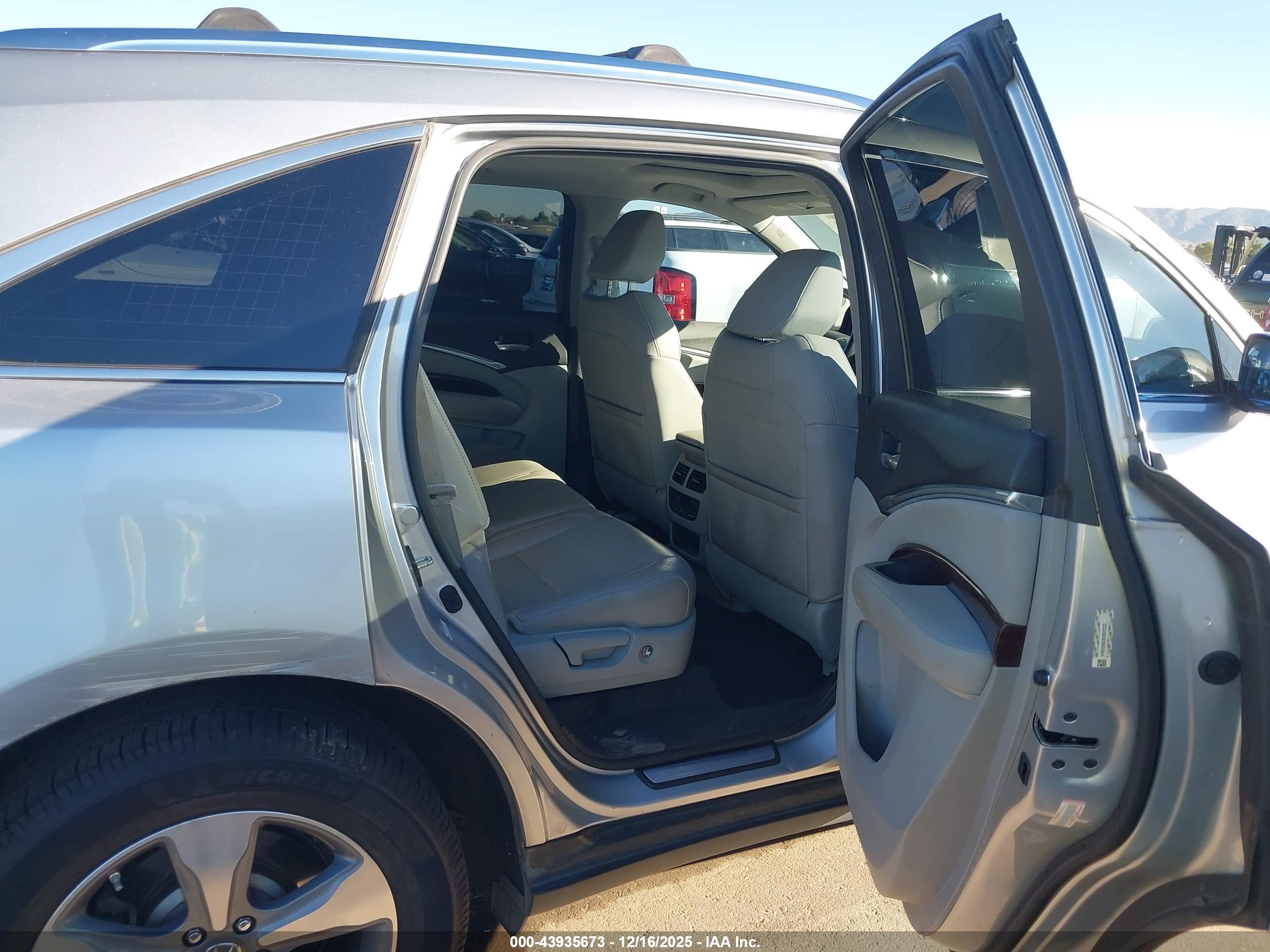 ACURA MDX image 8