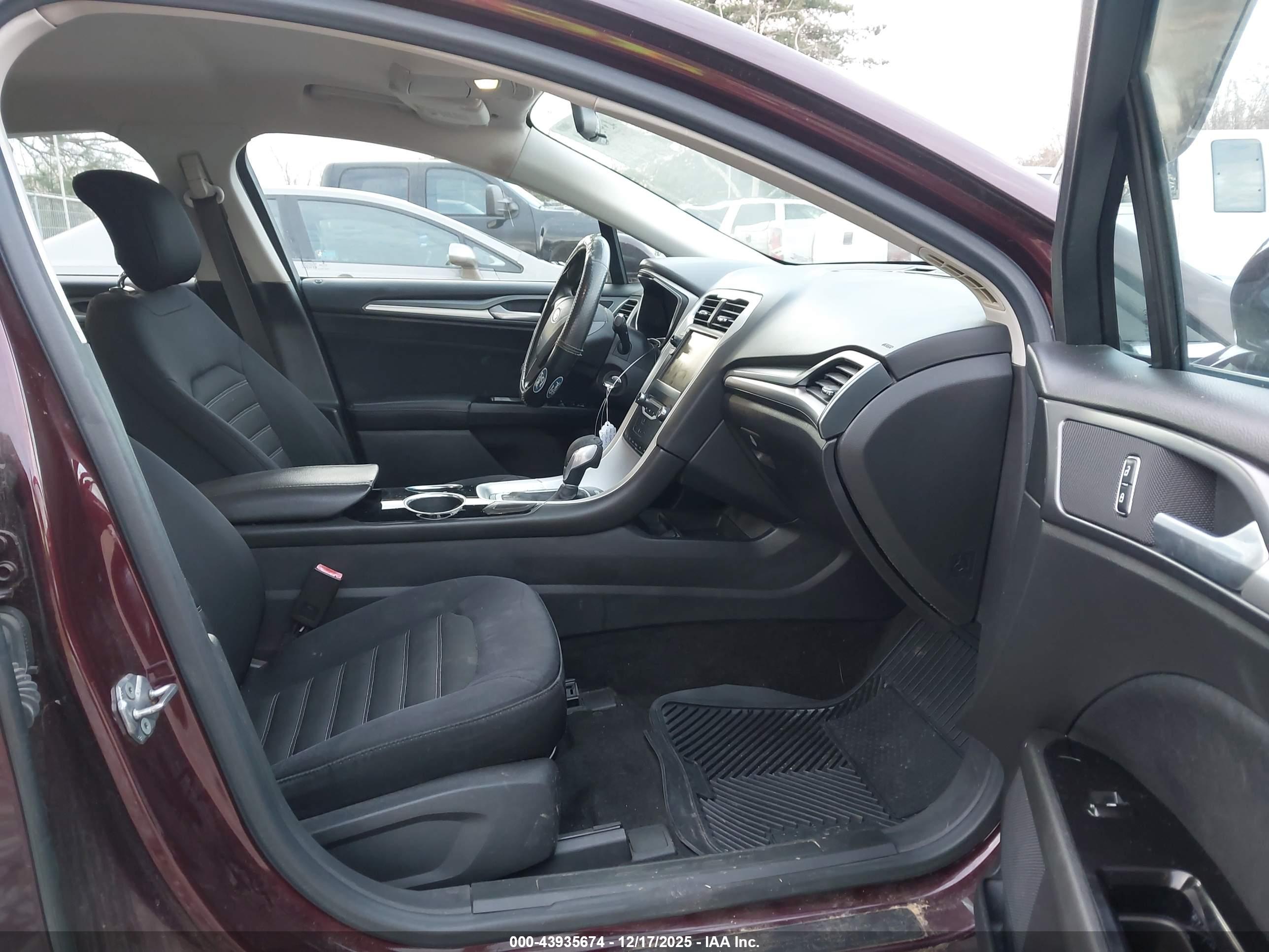 FORD FUSION image 5