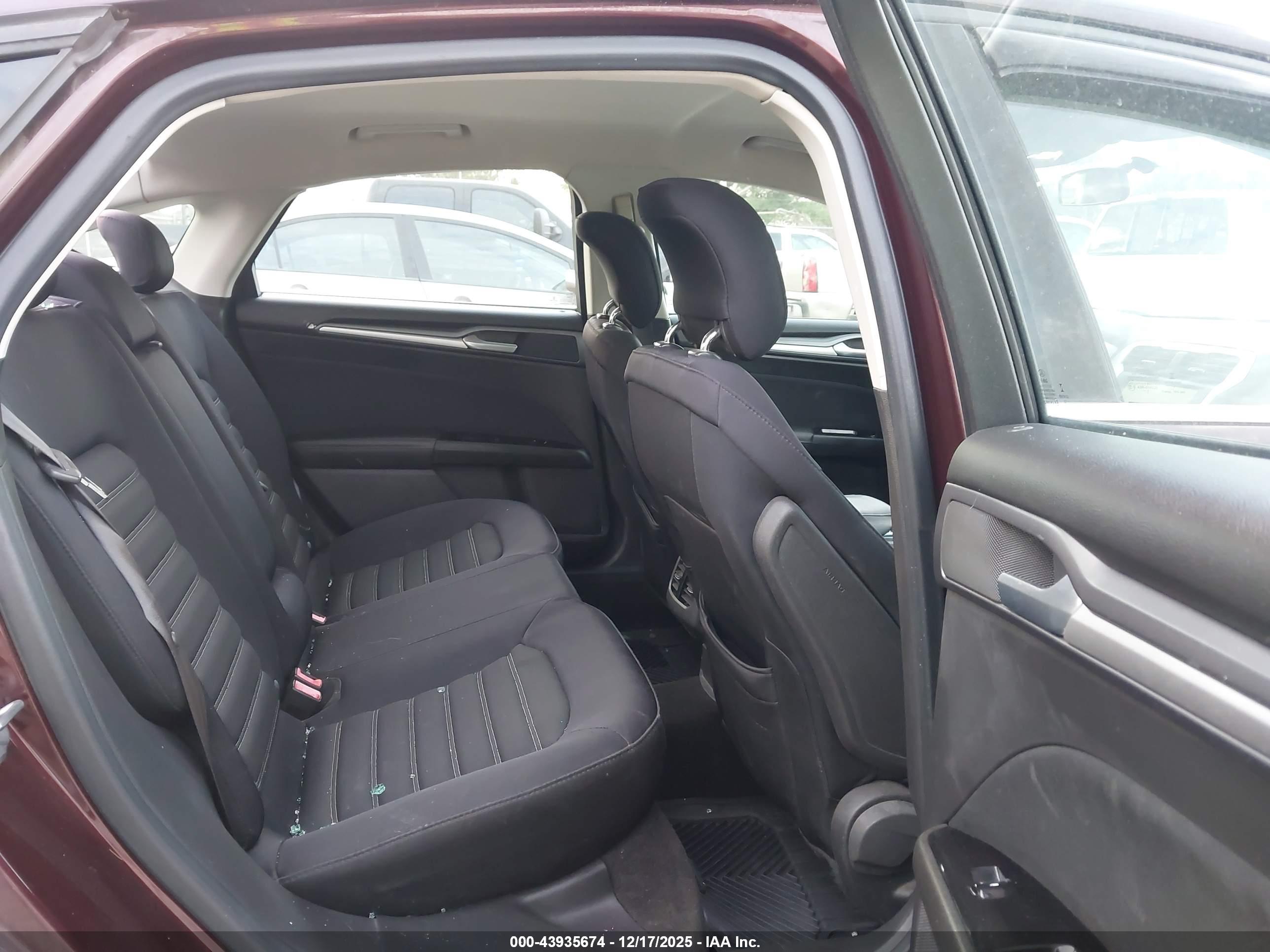 FORD FUSION image 8