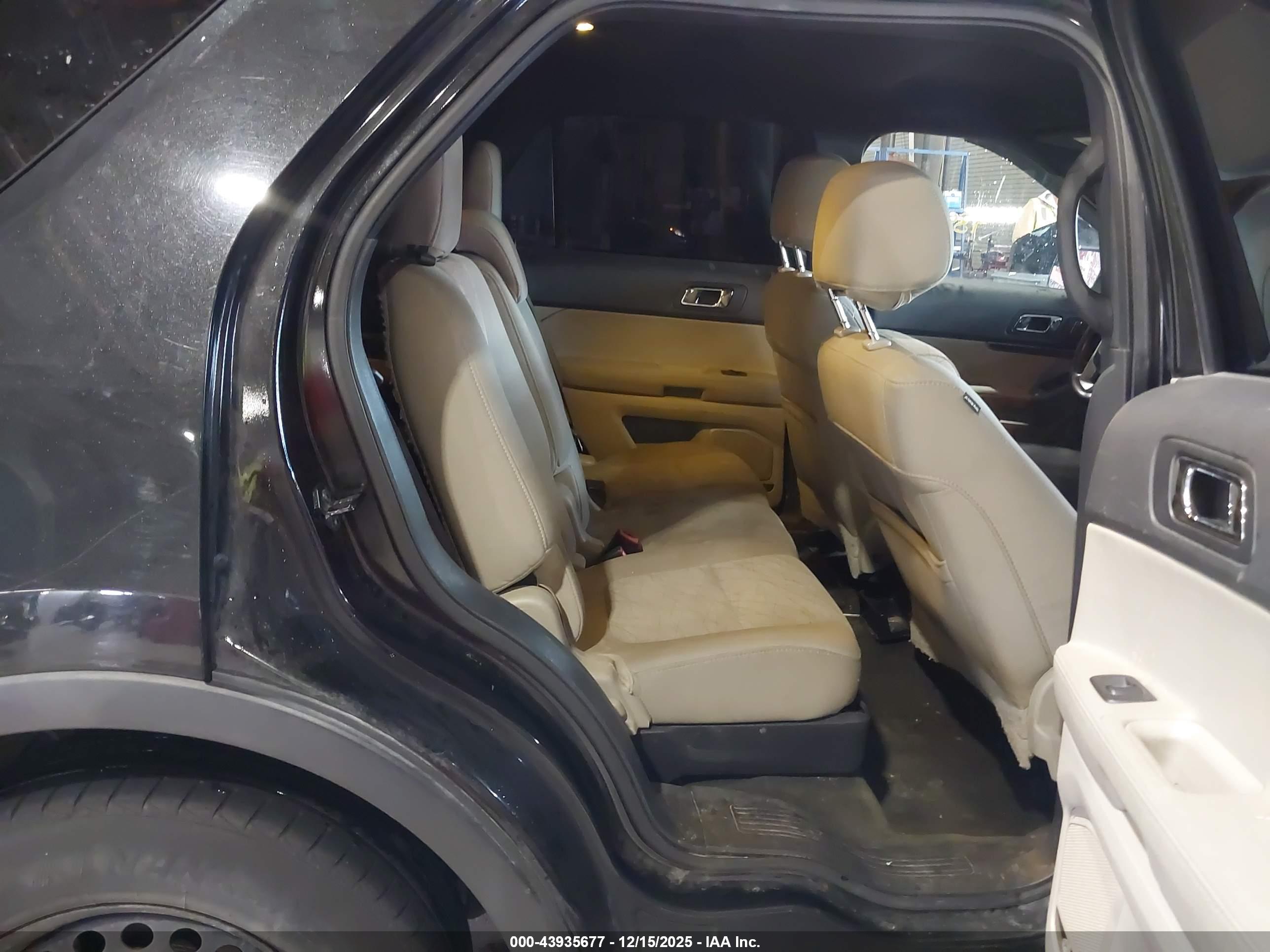 FORD EXPLORER image 8