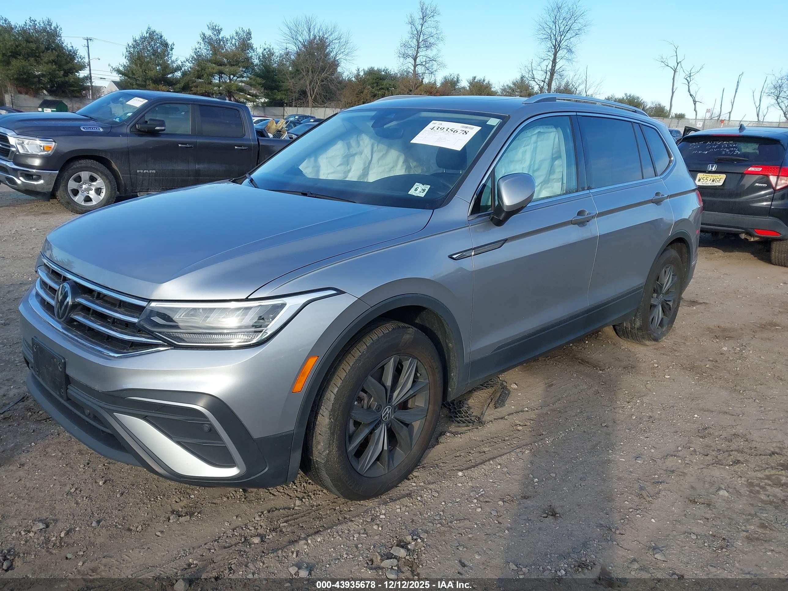 VOLKSWAGEN TIGUAN image 2