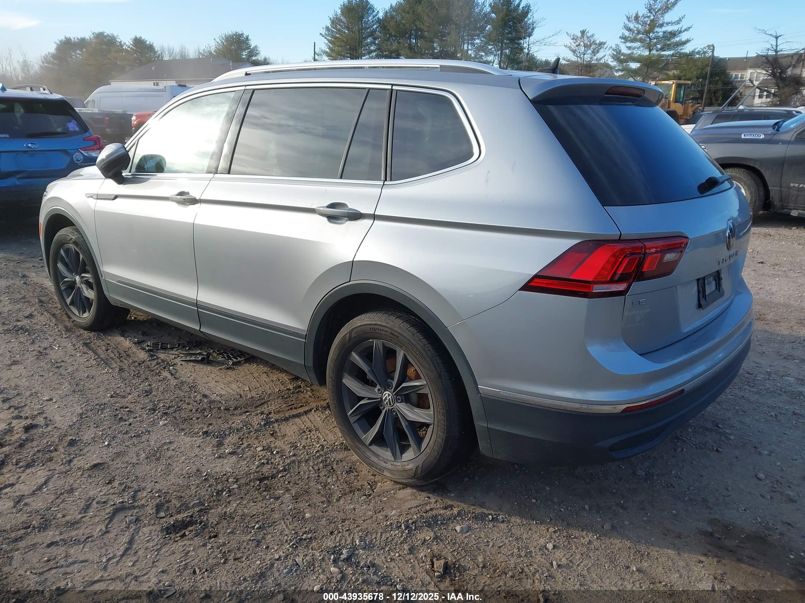 VOLKSWAGEN TIGUAN image 3