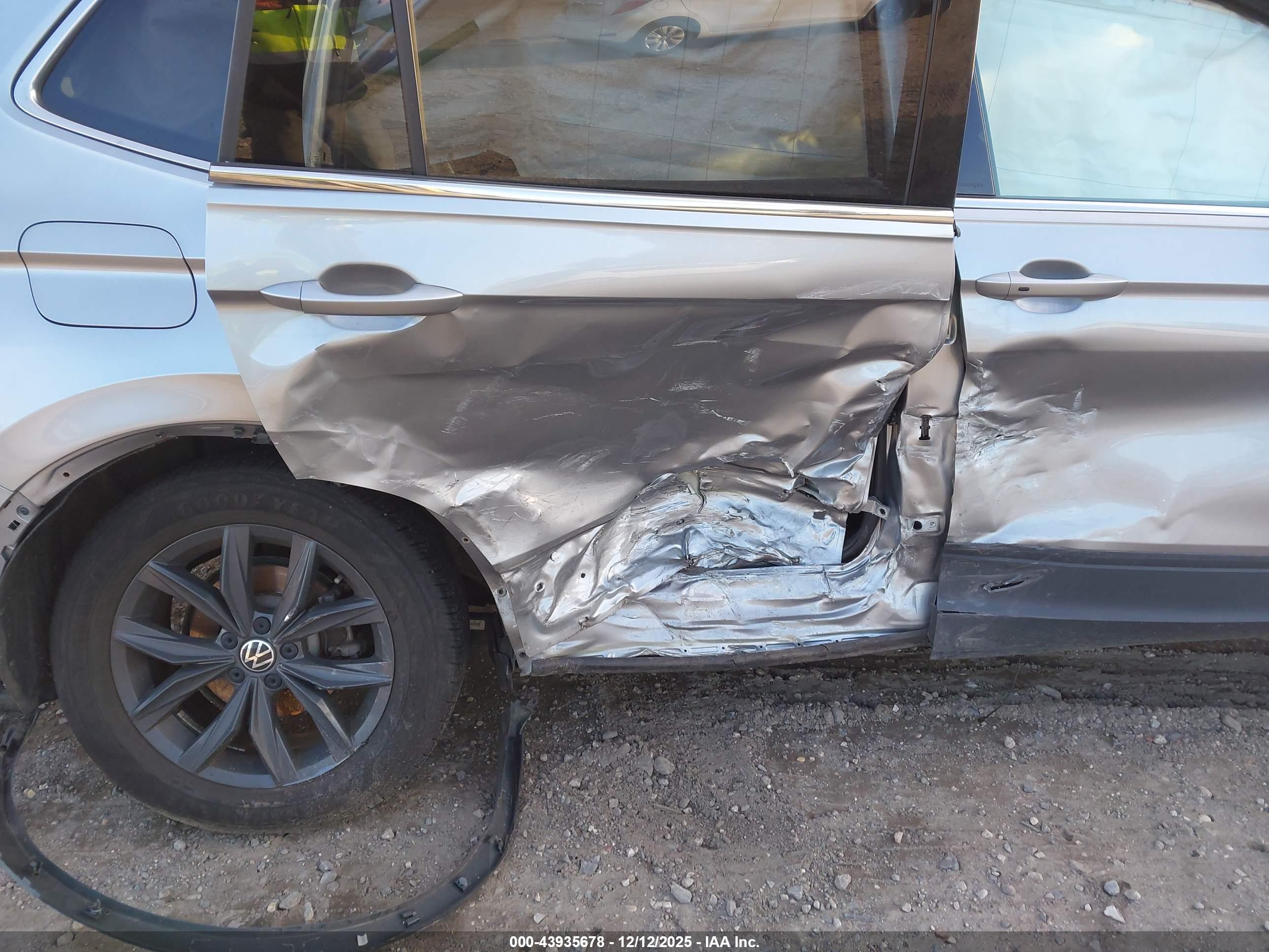 VOLKSWAGEN TIGUAN image 6
