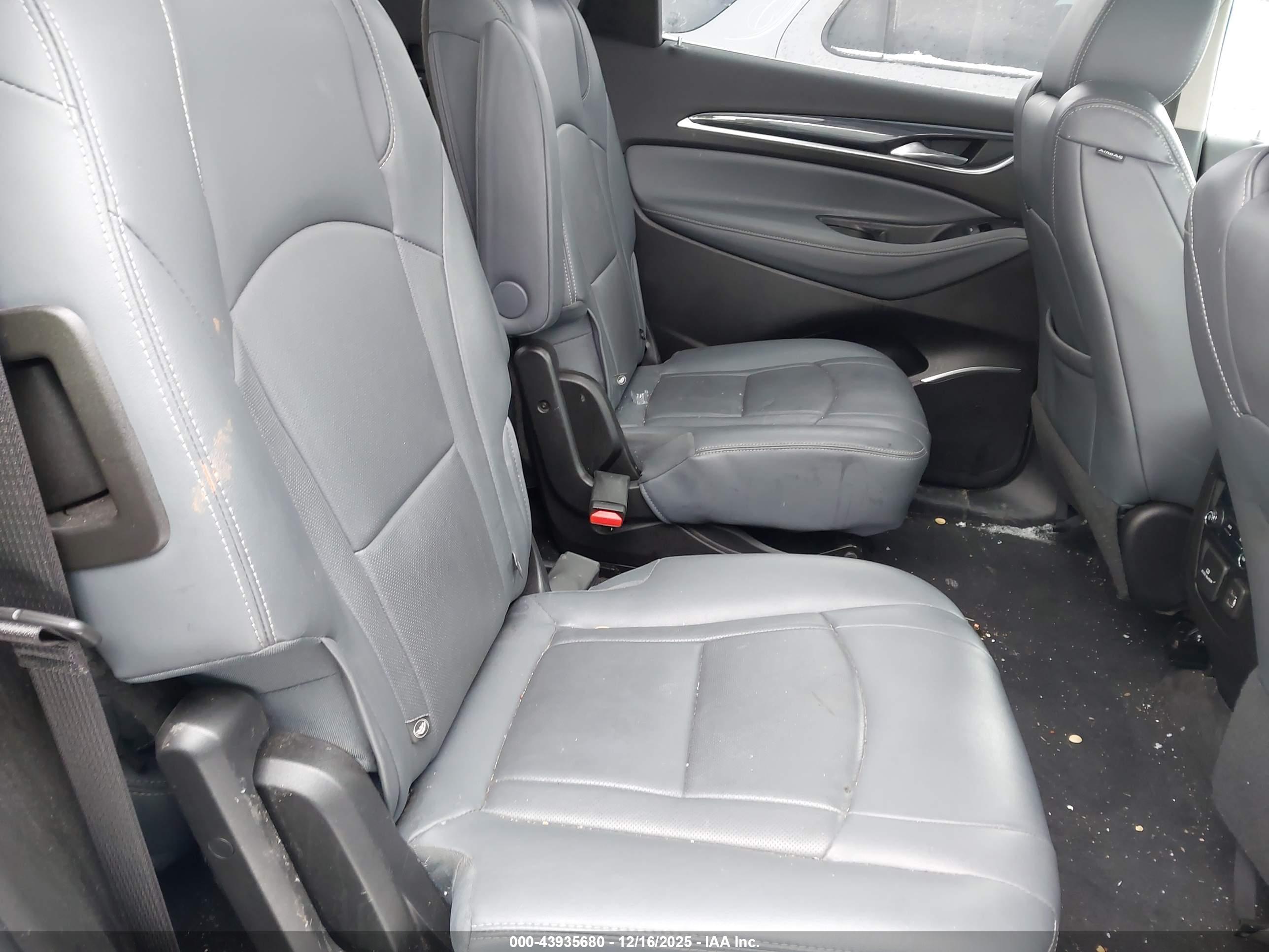 BUICK ENCLAVE image 8