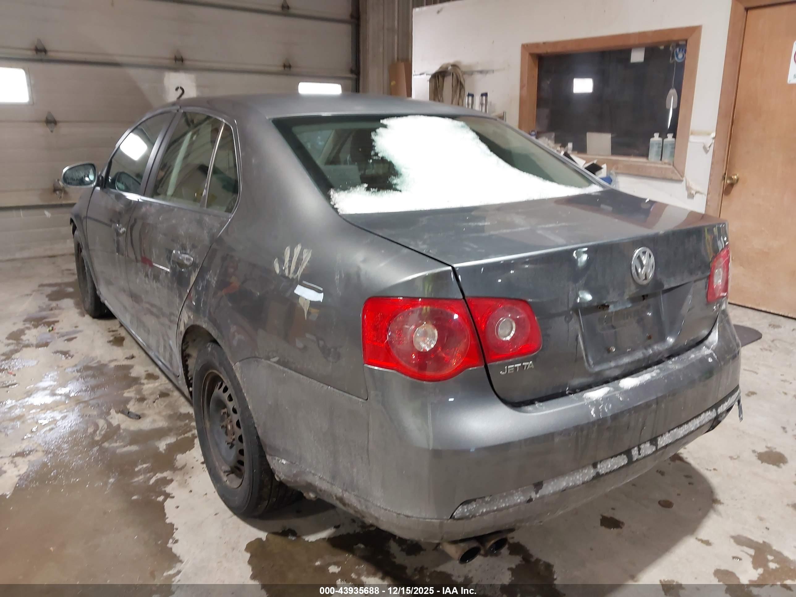 VOLKSWAGEN JETTA image 3