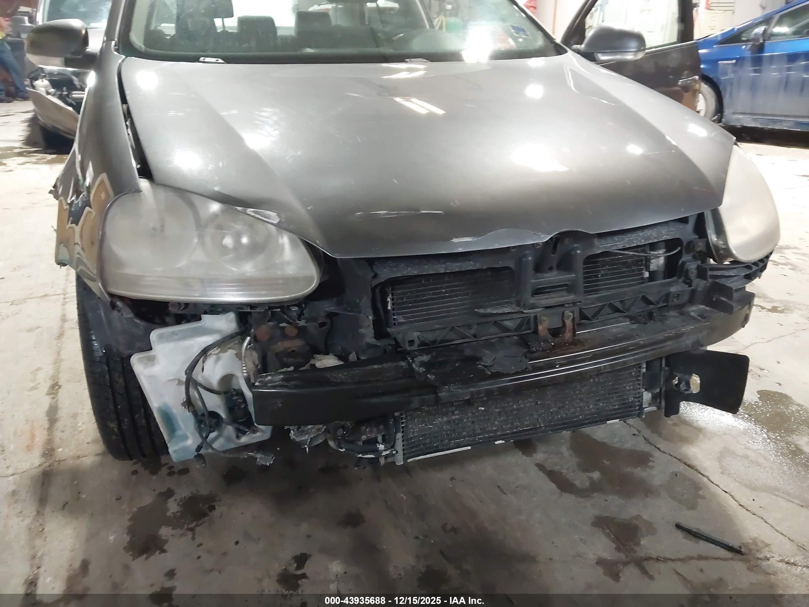 VOLKSWAGEN JETTA image 6