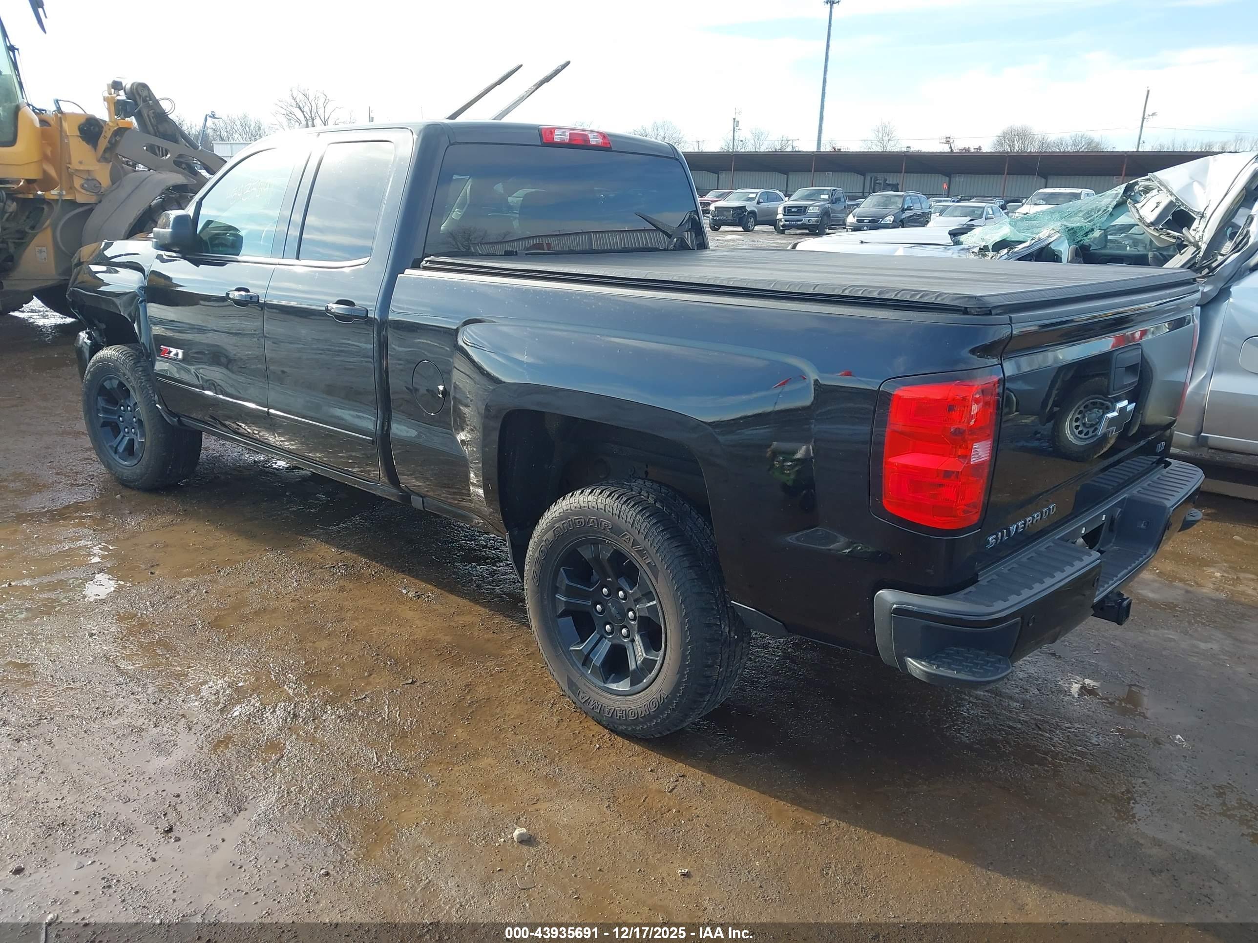 CHEVROLET SILVERADO image 3