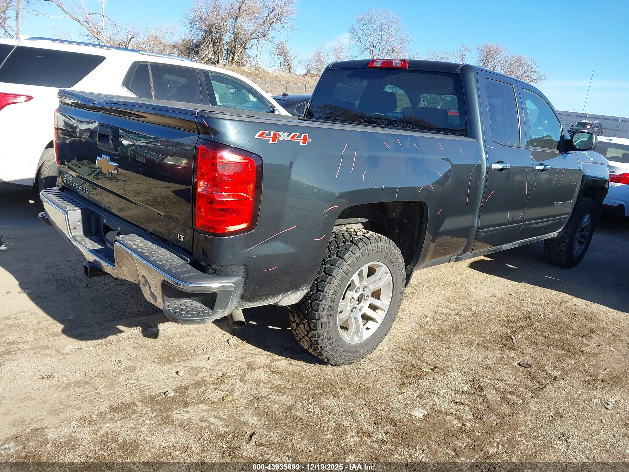 CHEVROLET SILVERADO image 4