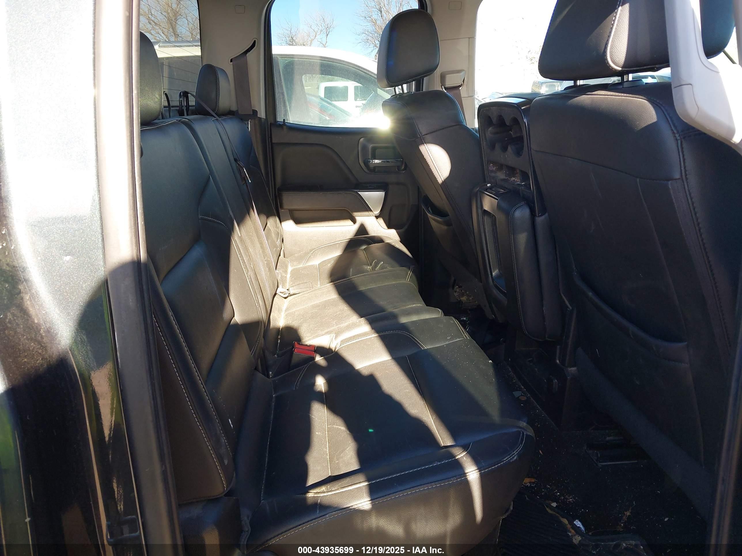 CHEVROLET SILVERADO image 8