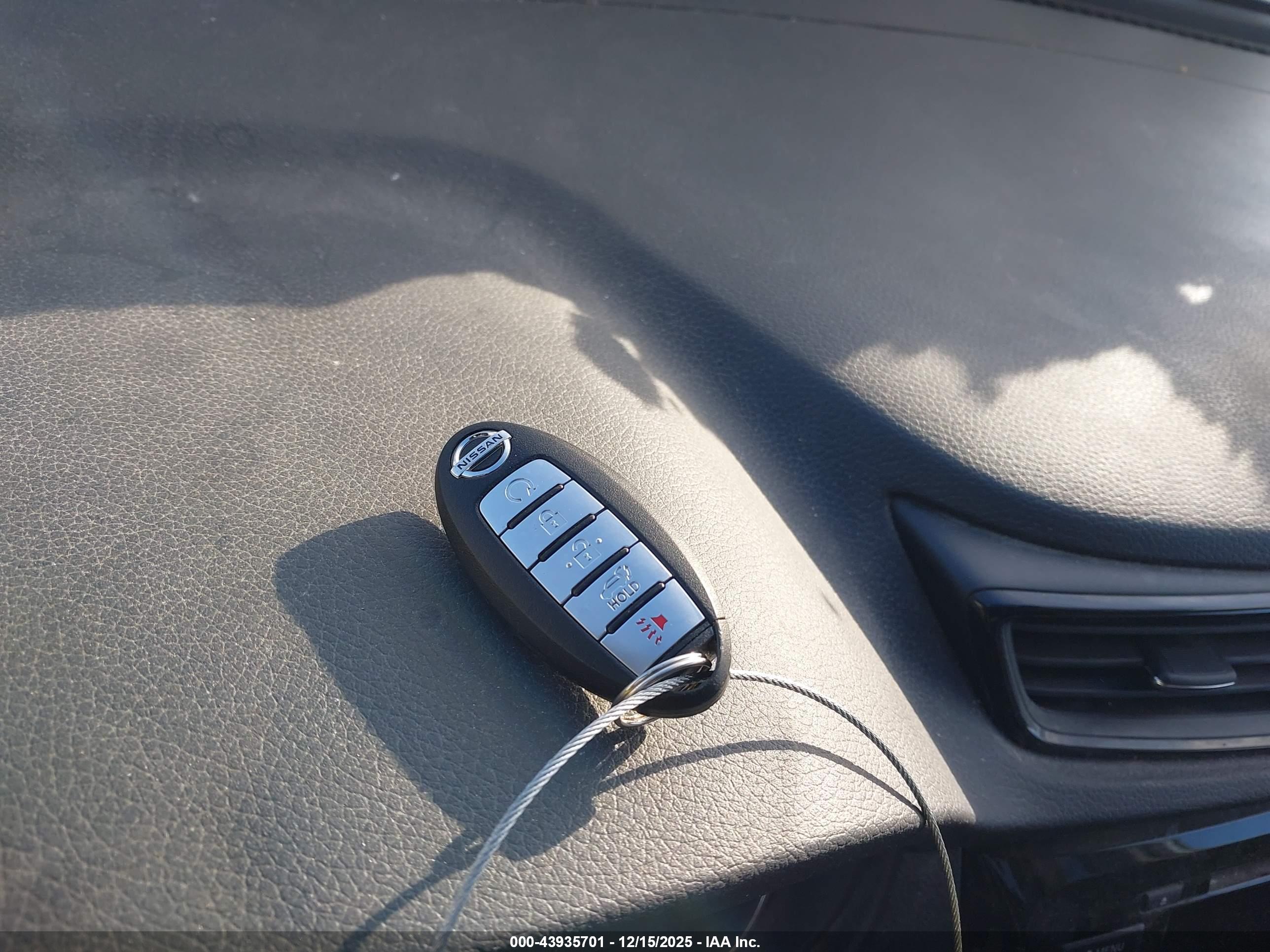NISSAN ROGUE image 11