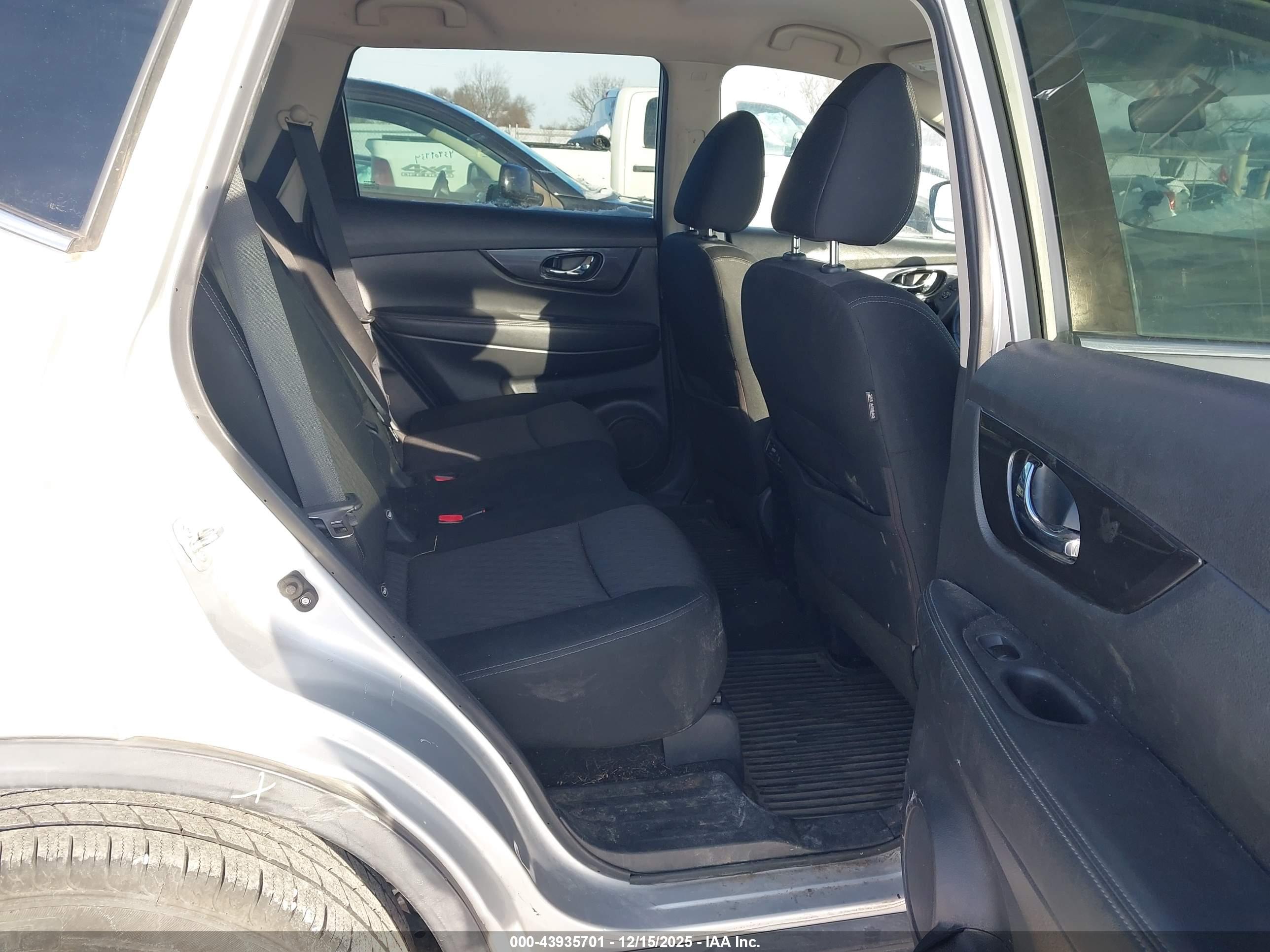 NISSAN ROGUE image 8