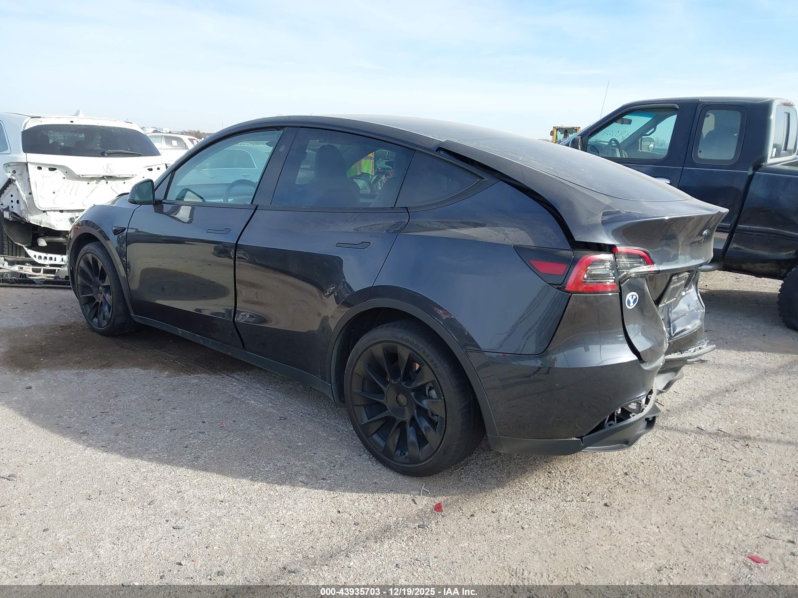 TESLA MODEL image 3