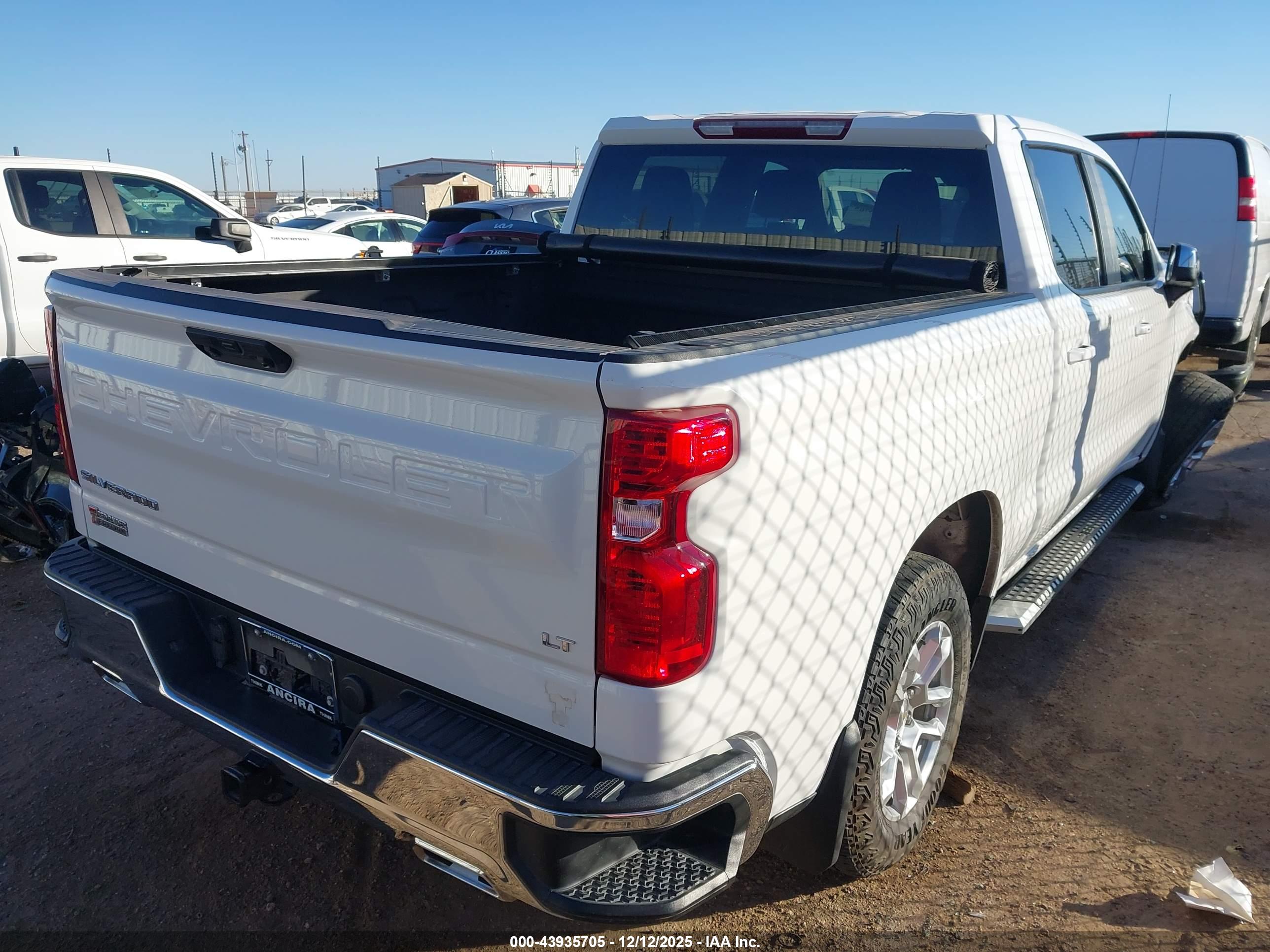 CHEVROLET SILVERADO image 4