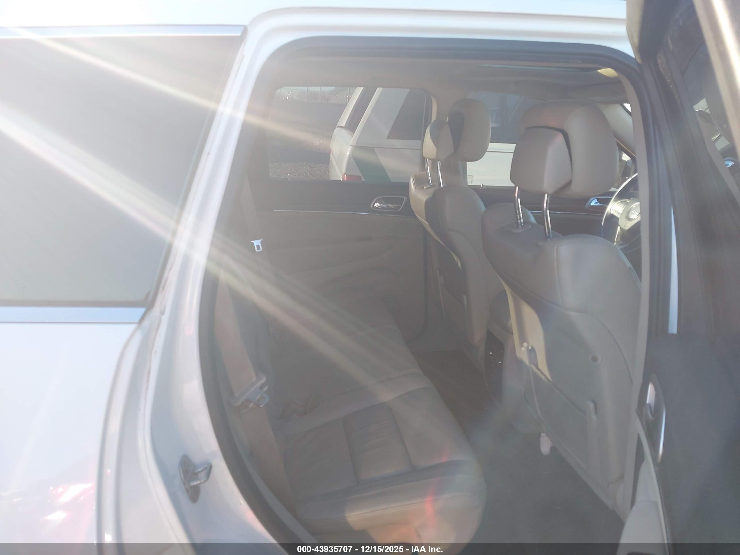 JEEP GRAND image 8