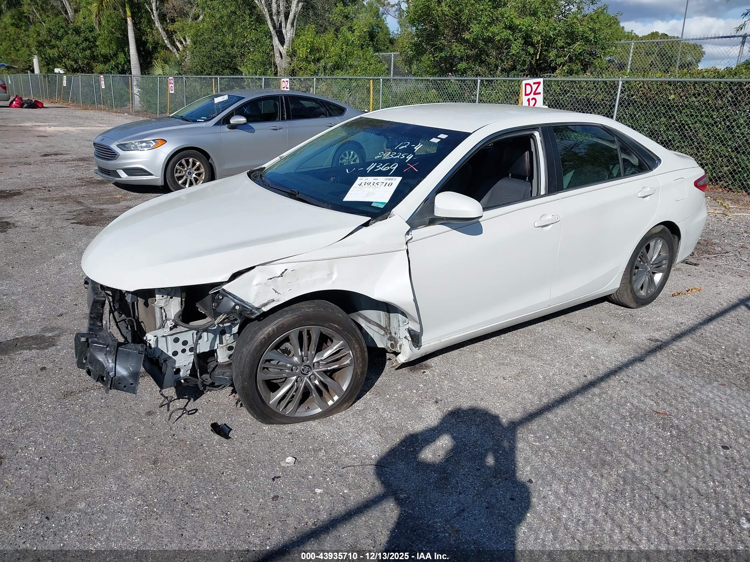 TOYOTA CAMRY image 2