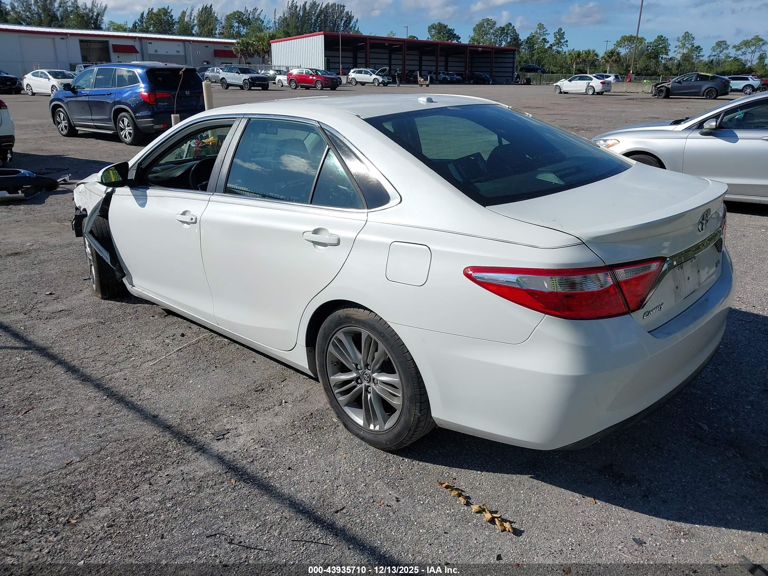 TOYOTA CAMRY image 3