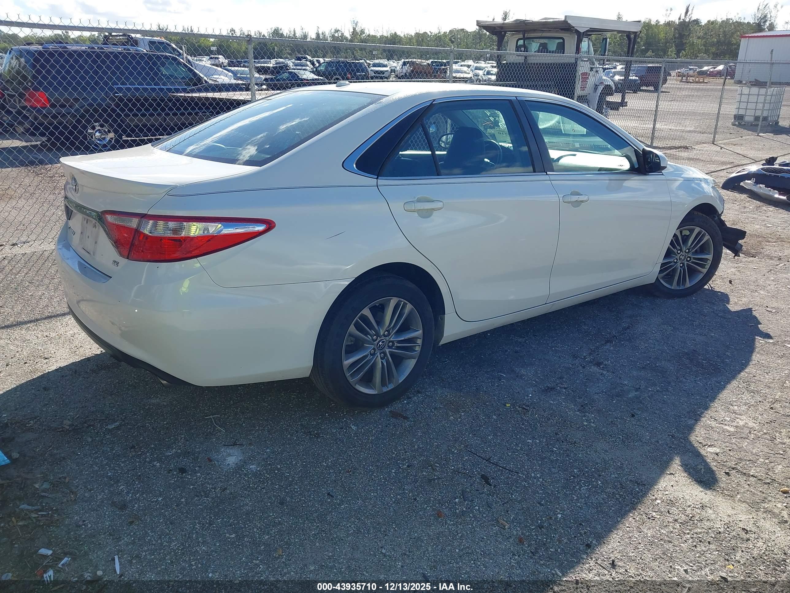 TOYOTA CAMRY image 4
