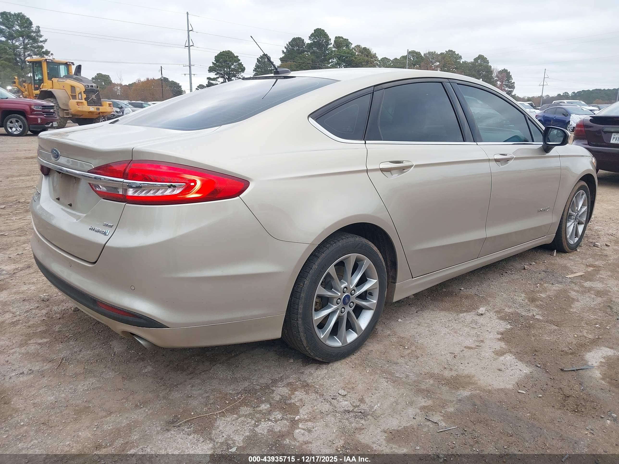 FORD FUSION image 4