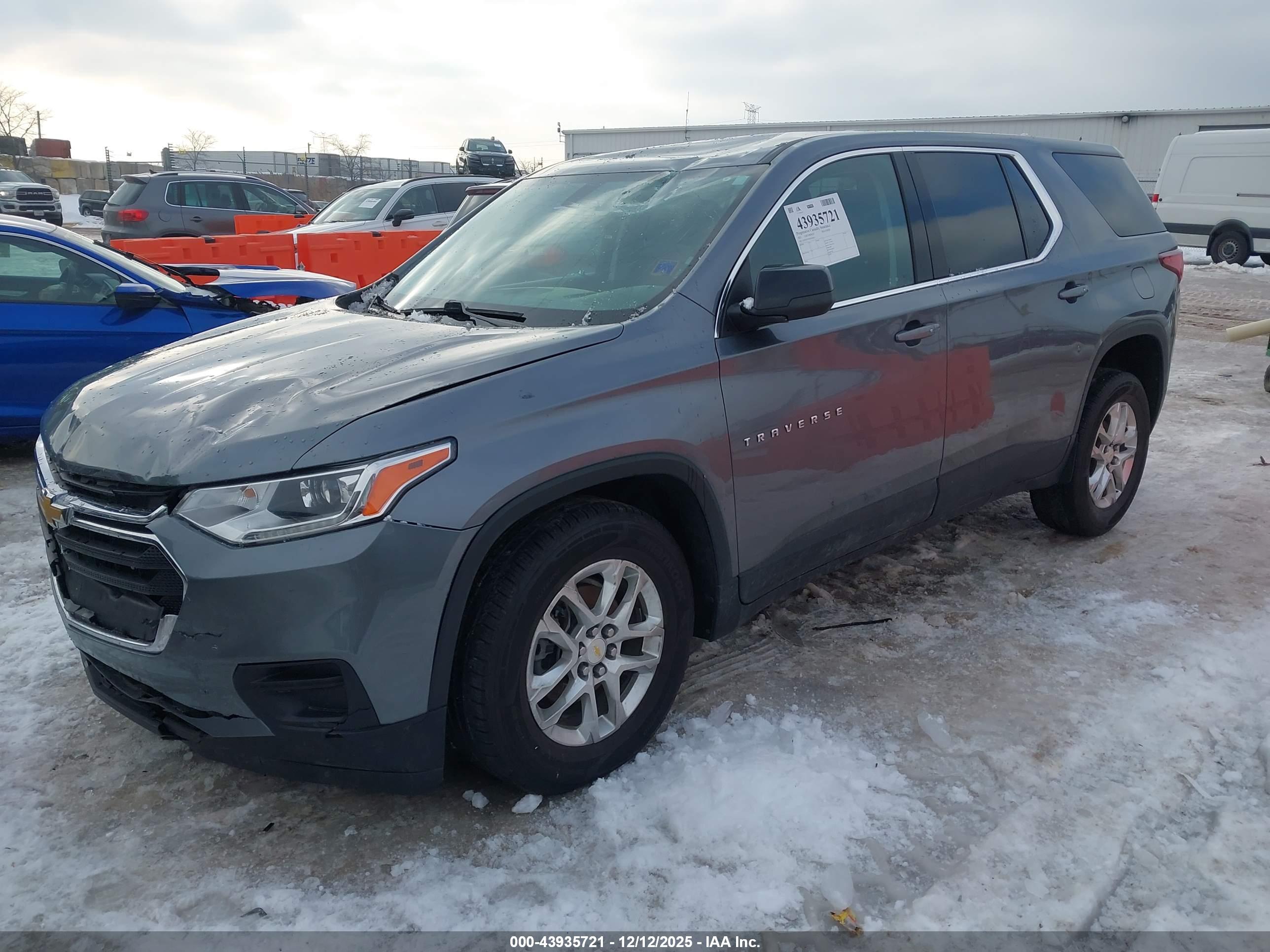 CHEVROLET TRAVERSE image 2