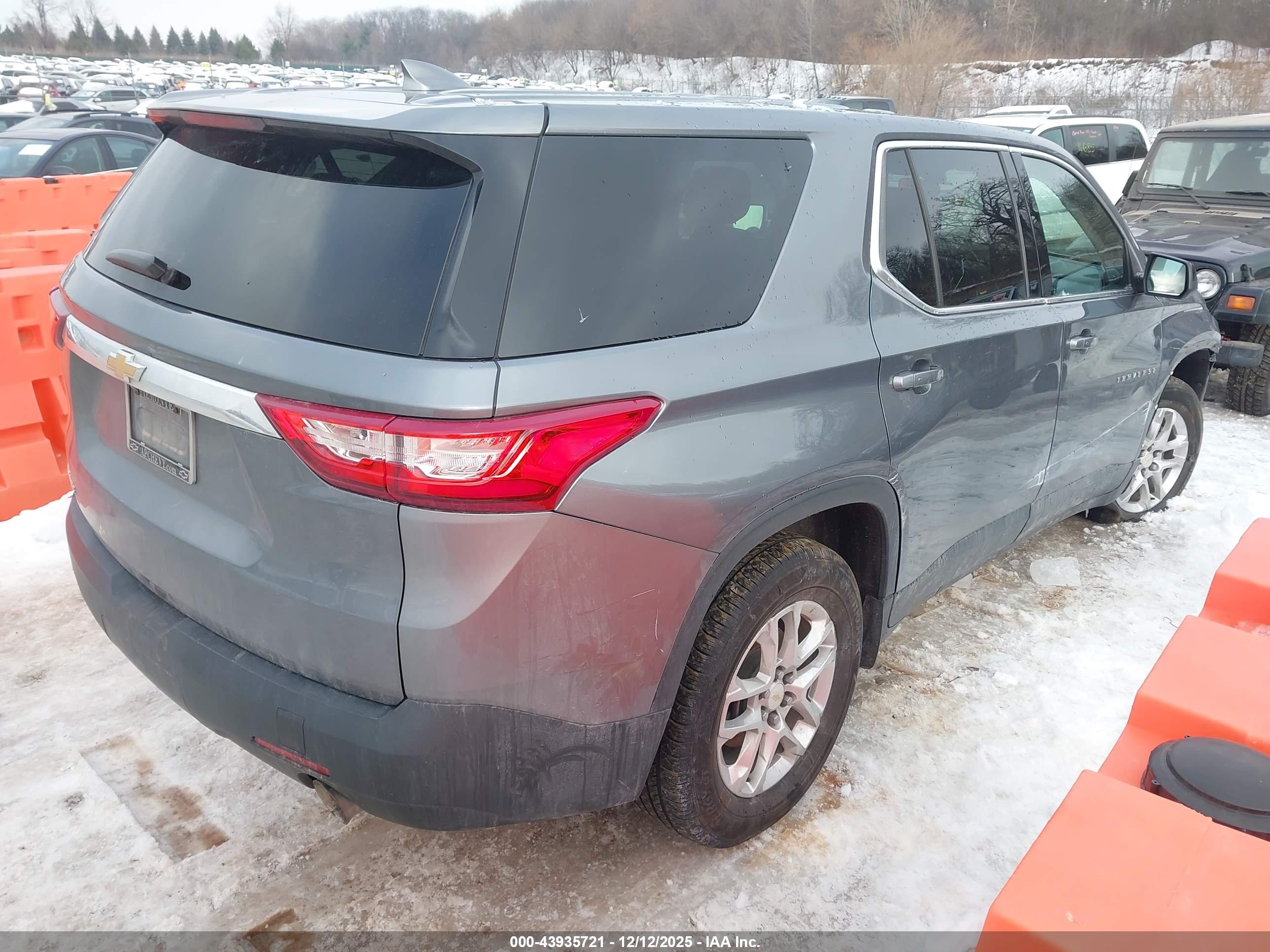 CHEVROLET TRAVERSE image 4