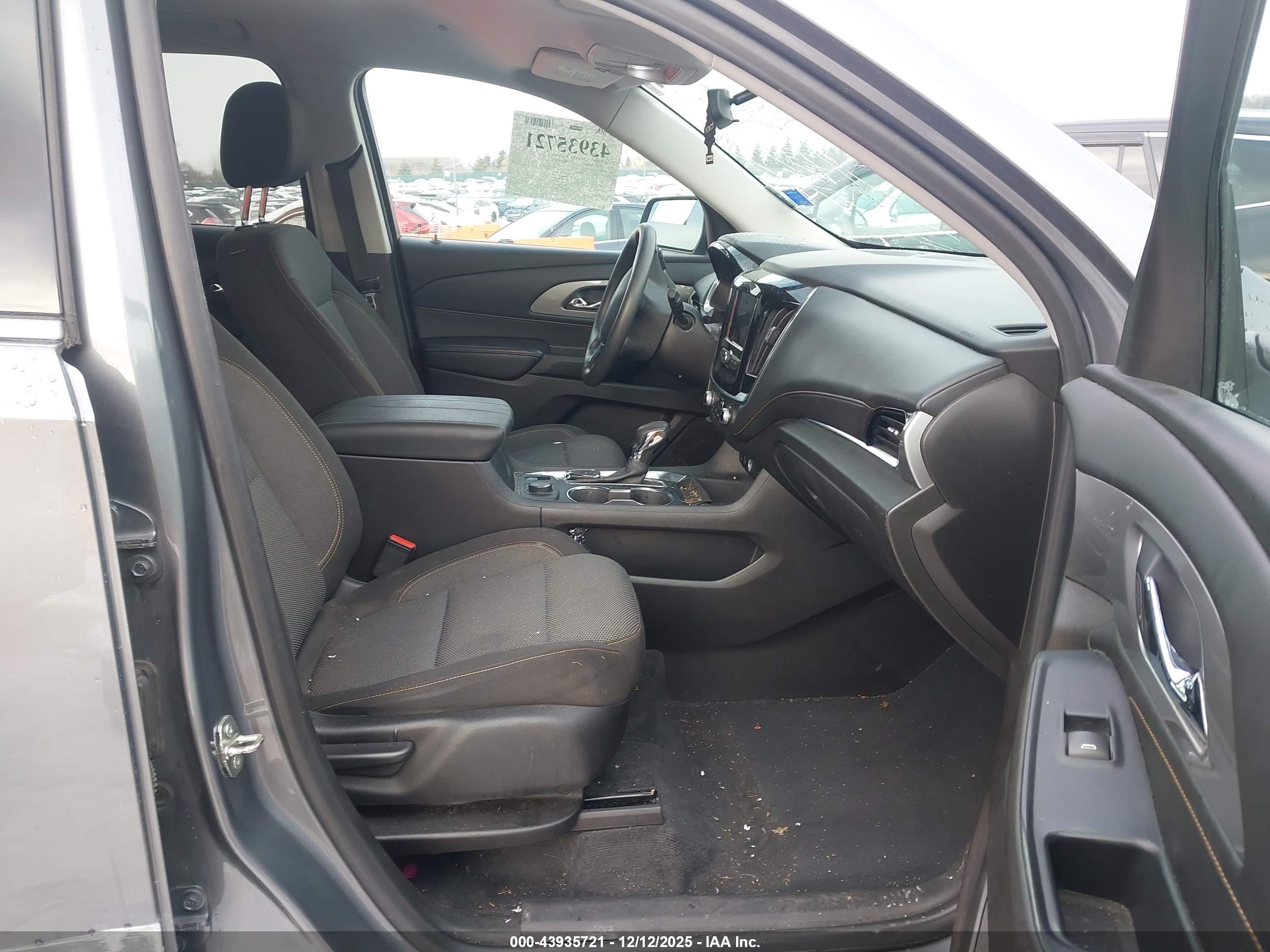 CHEVROLET TRAVERSE image 5