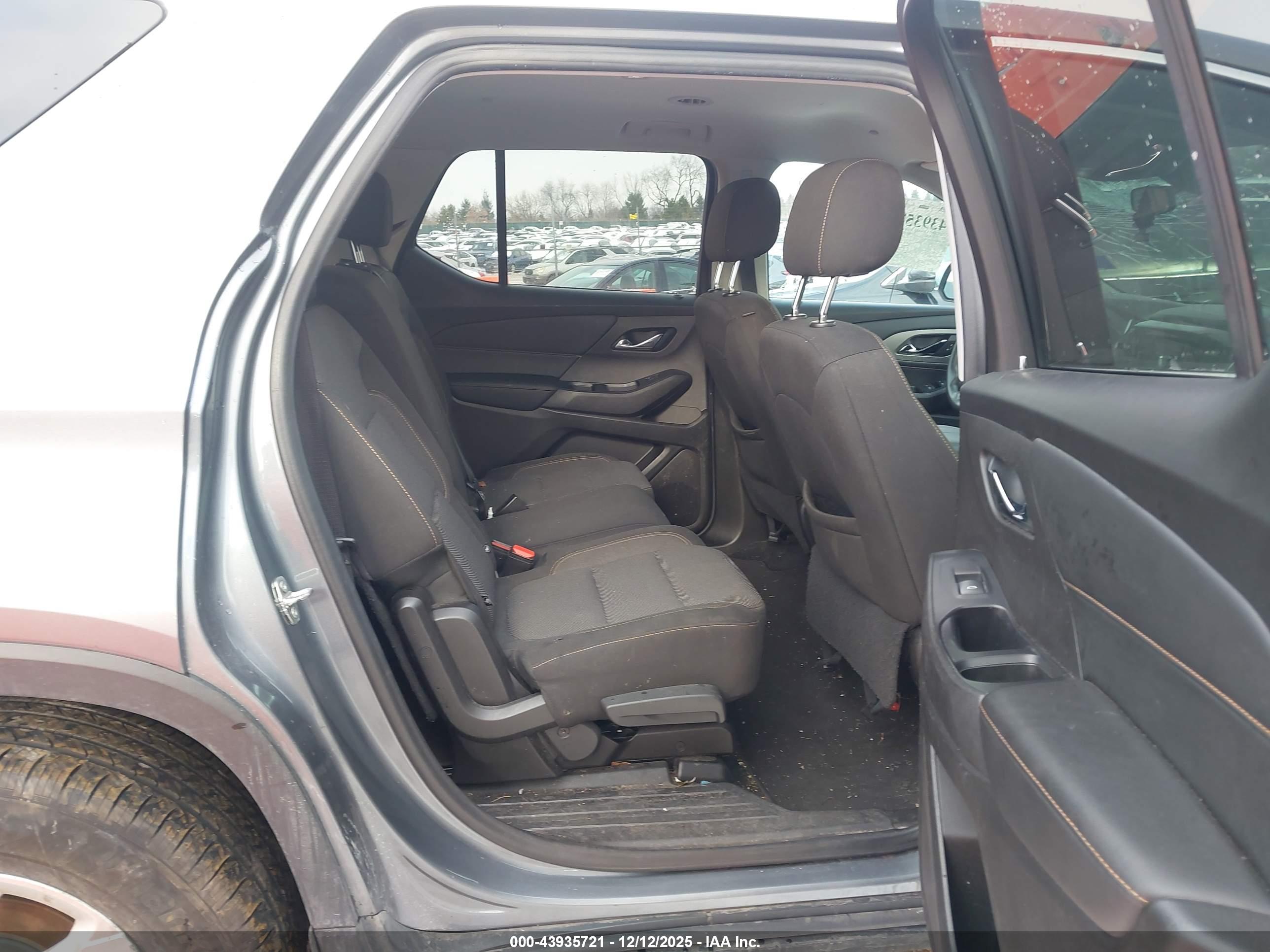 CHEVROLET TRAVERSE image 8