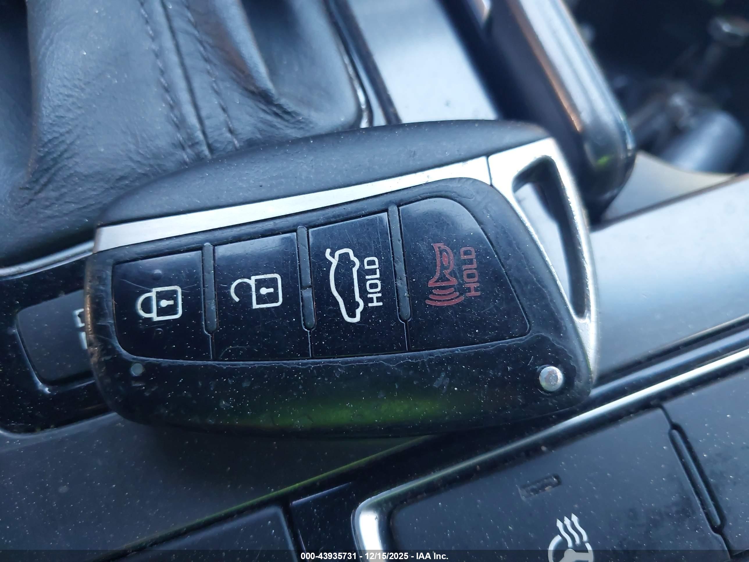 HYUNDAI GENESIS image 11
