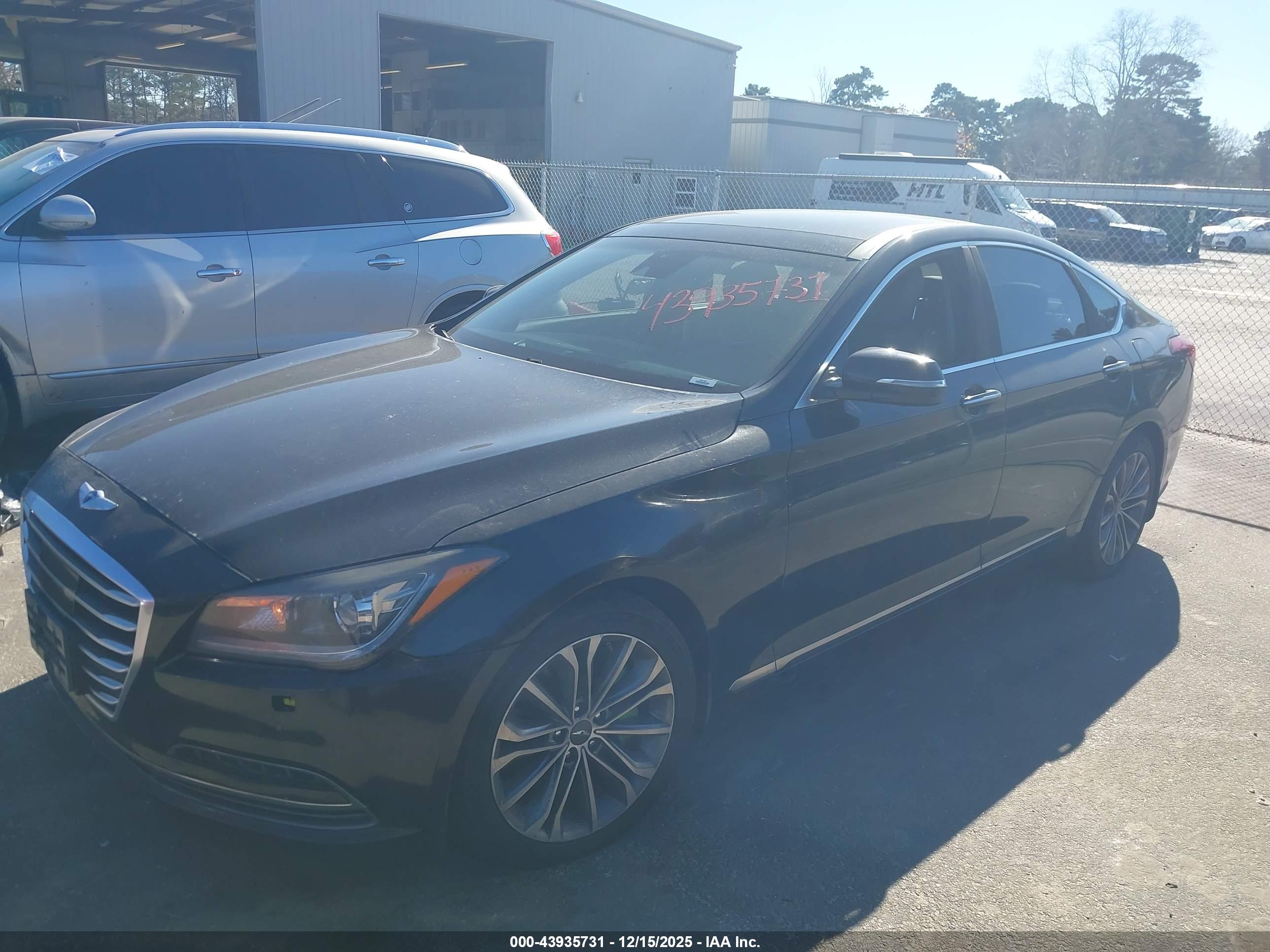 HYUNDAI GENESIS image 2