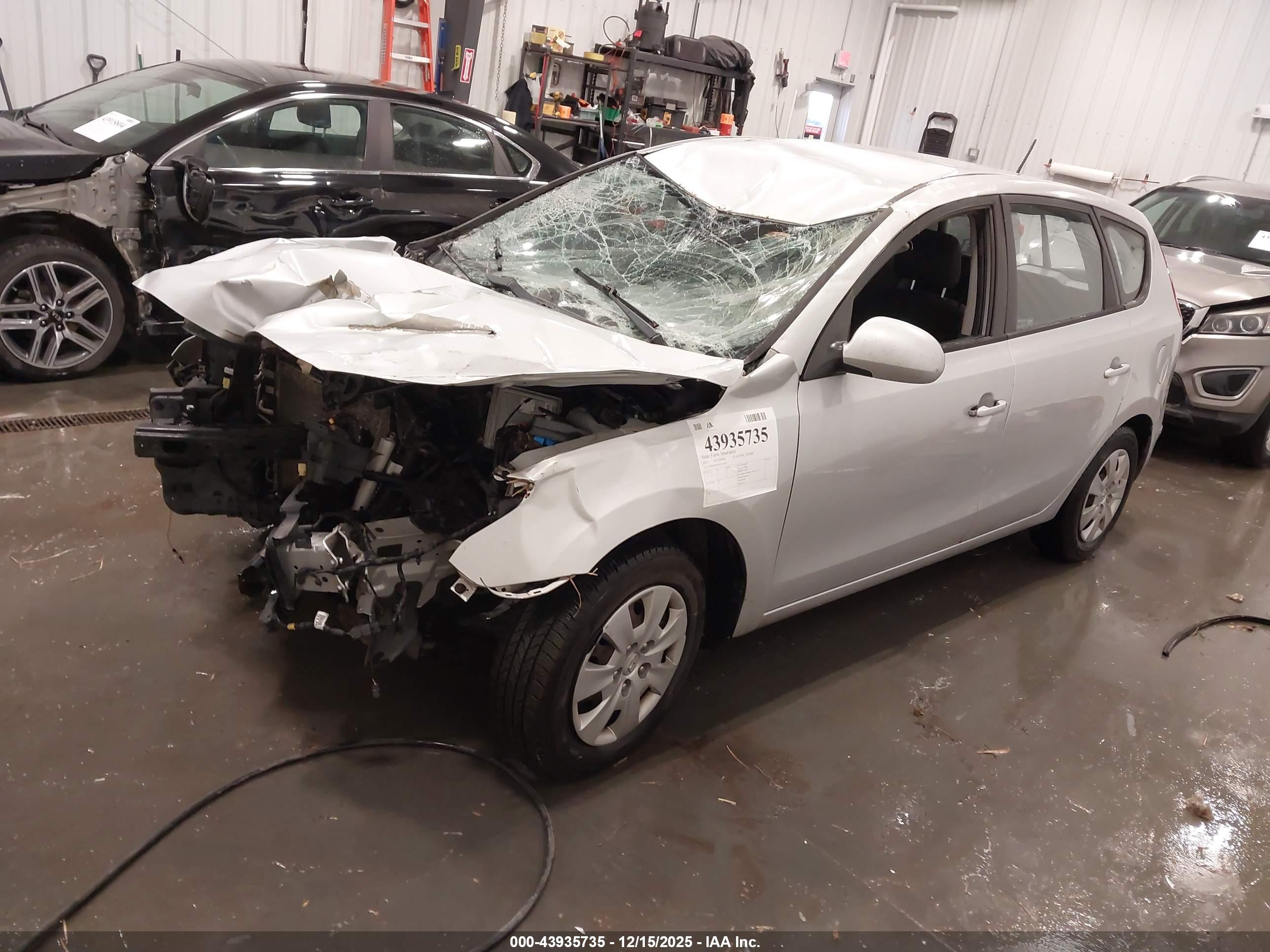 HYUNDAI ELANTRA image 2