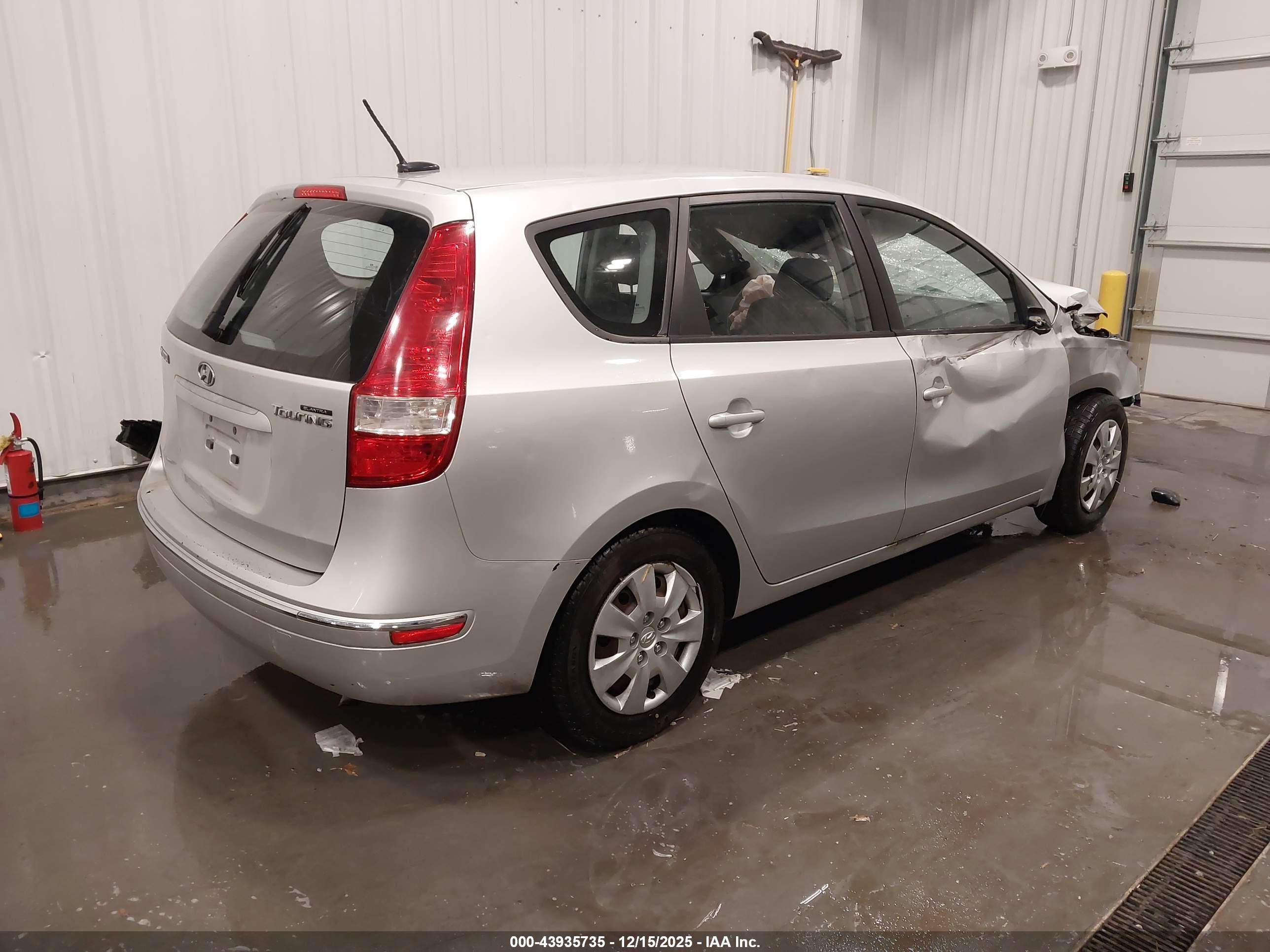 HYUNDAI ELANTRA image 4