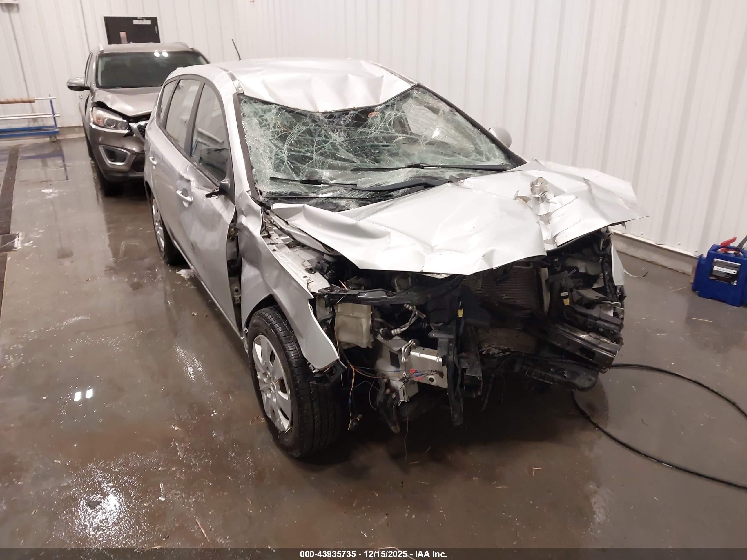 HYUNDAI ELANTRA image 6