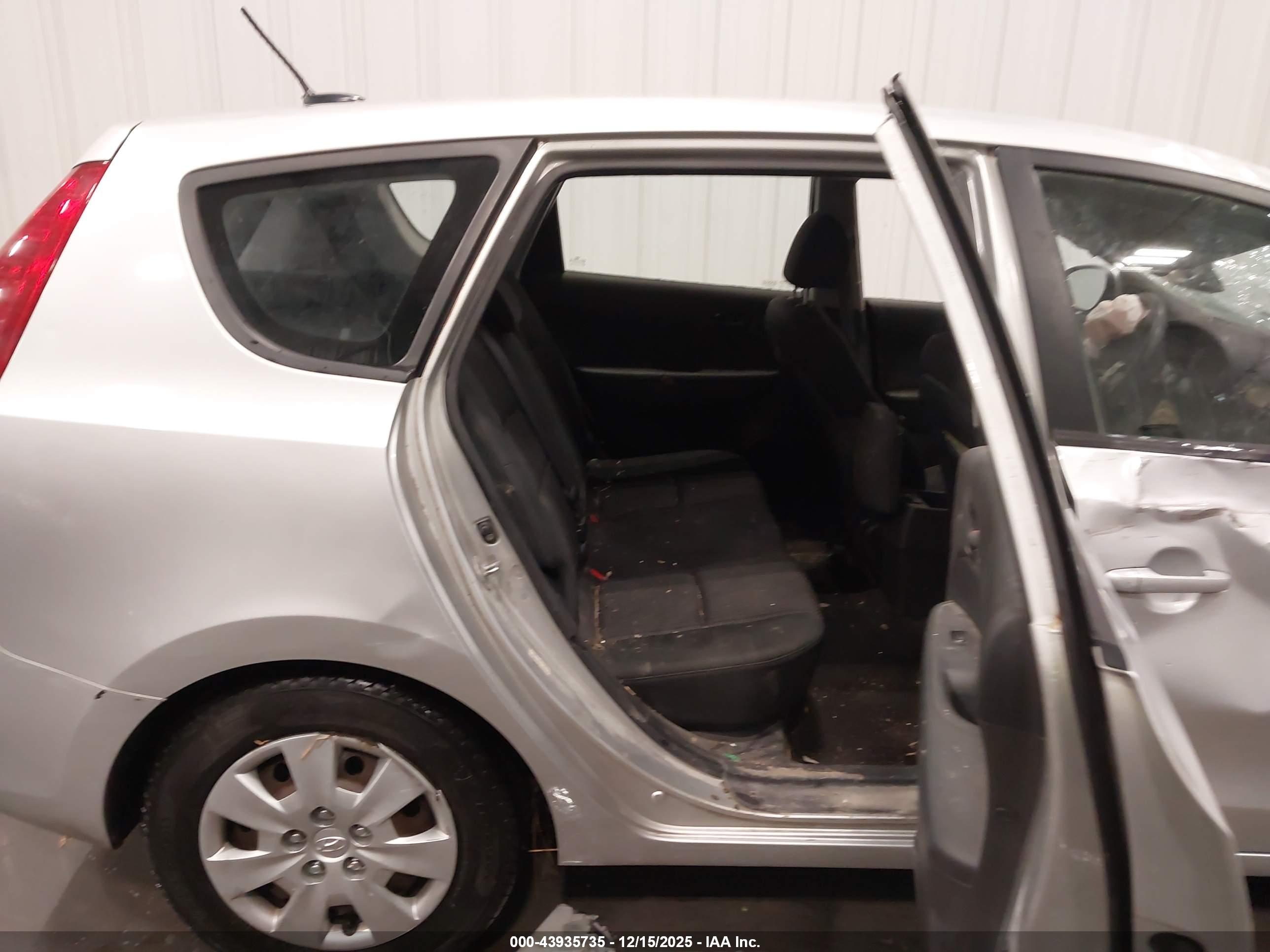HYUNDAI ELANTRA image 8