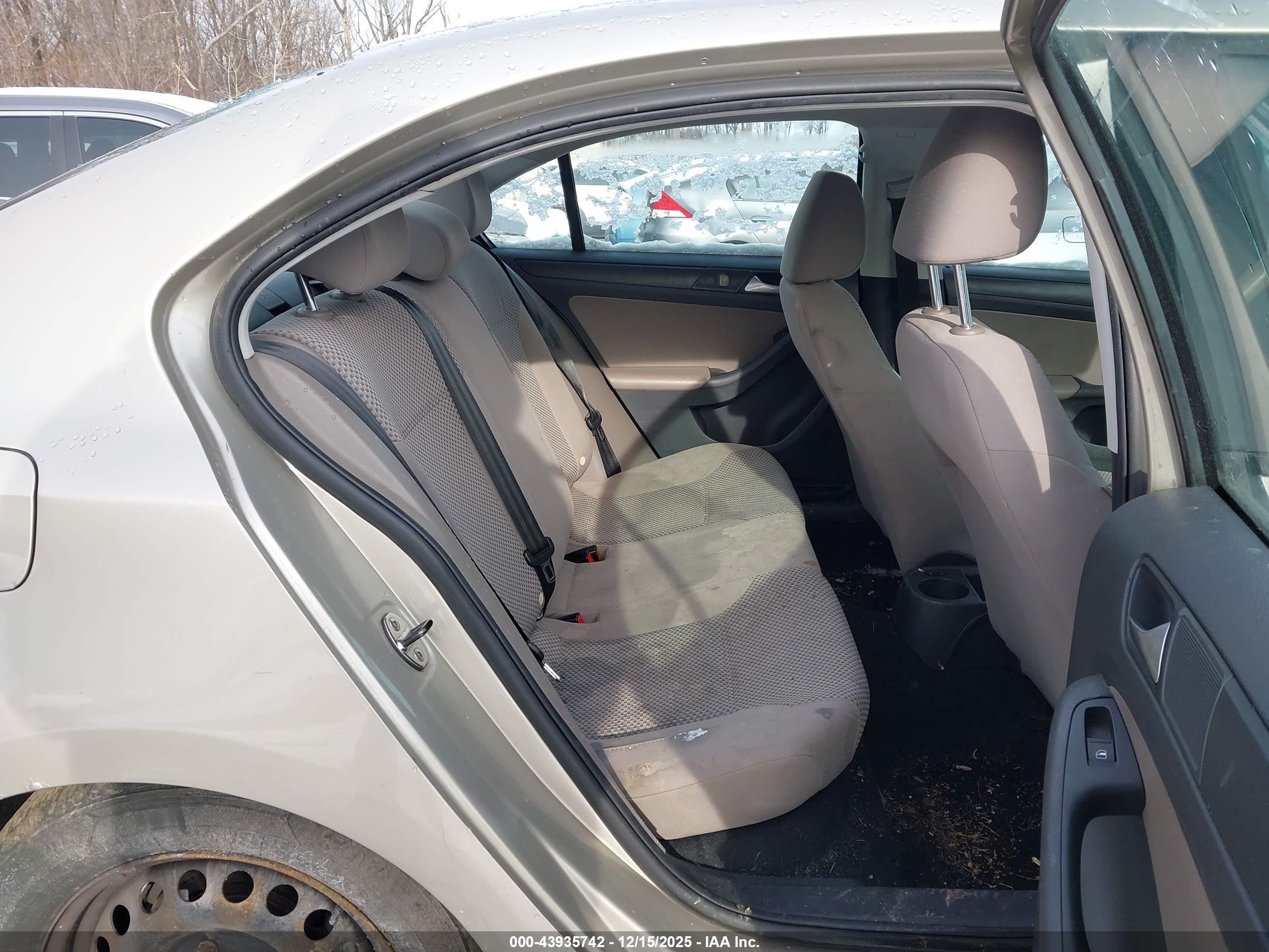 VOLKSWAGEN JETTA image 8