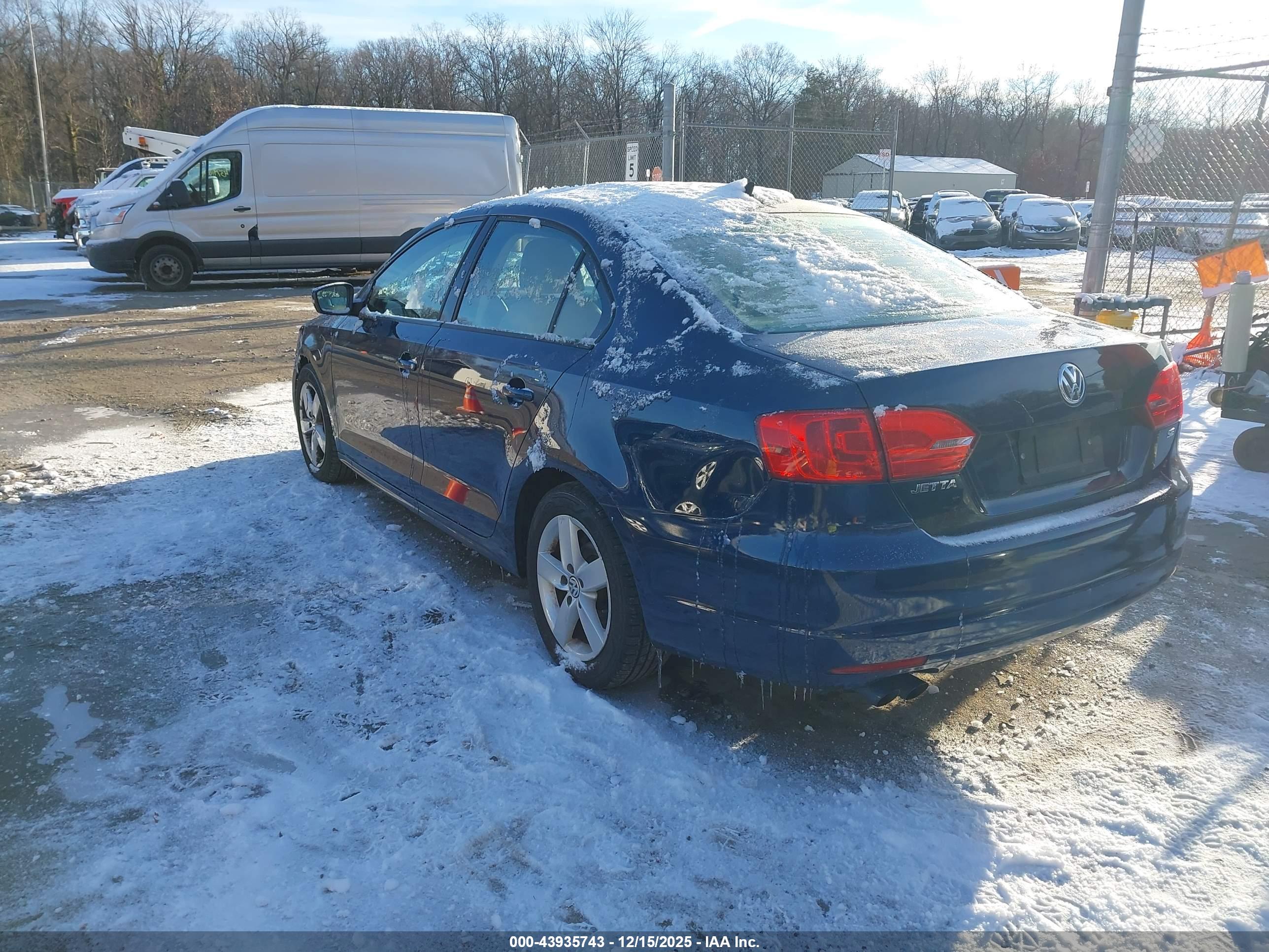 VOLKSWAGEN JETTA image 3