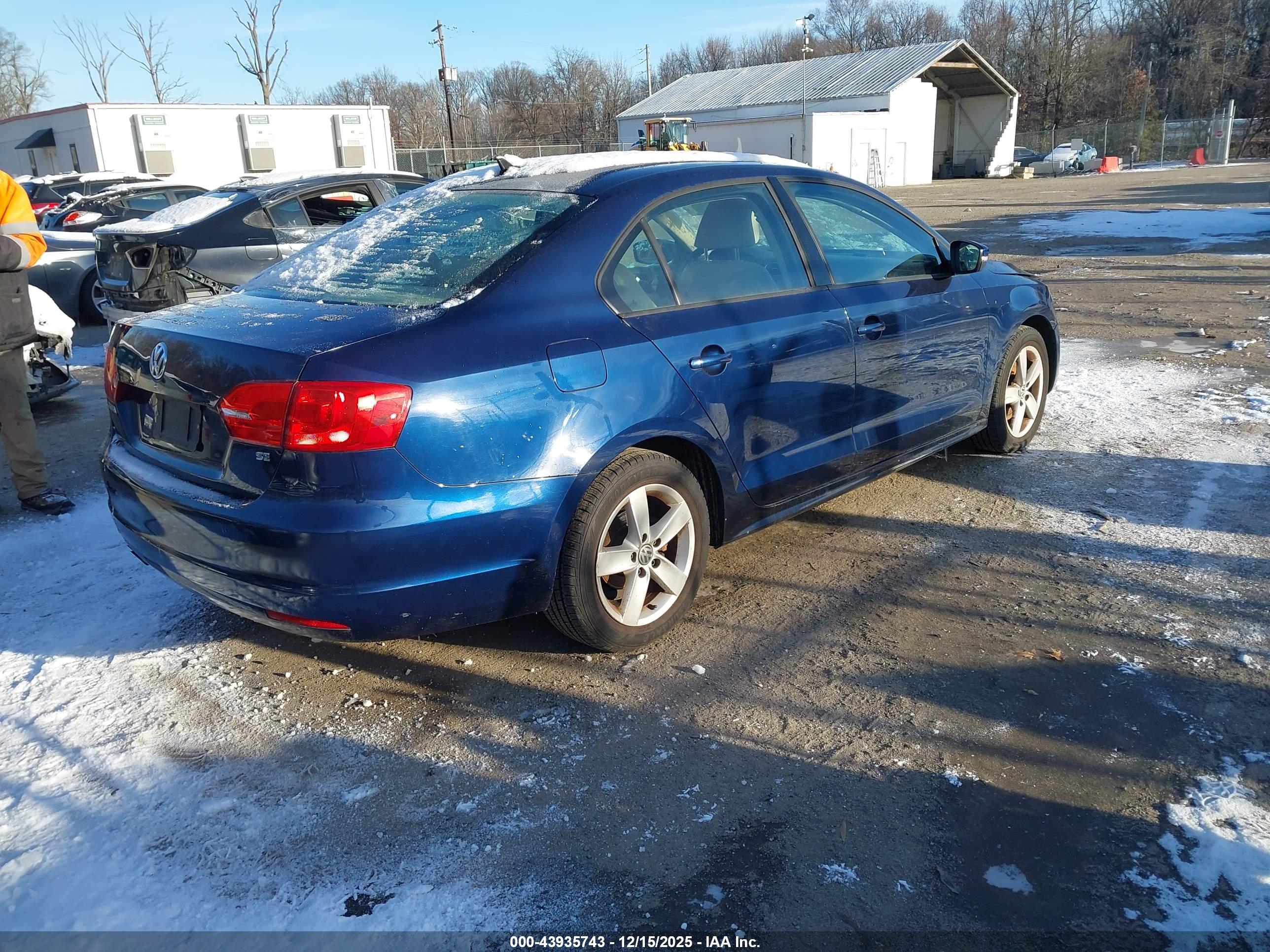 VOLKSWAGEN JETTA image 4
