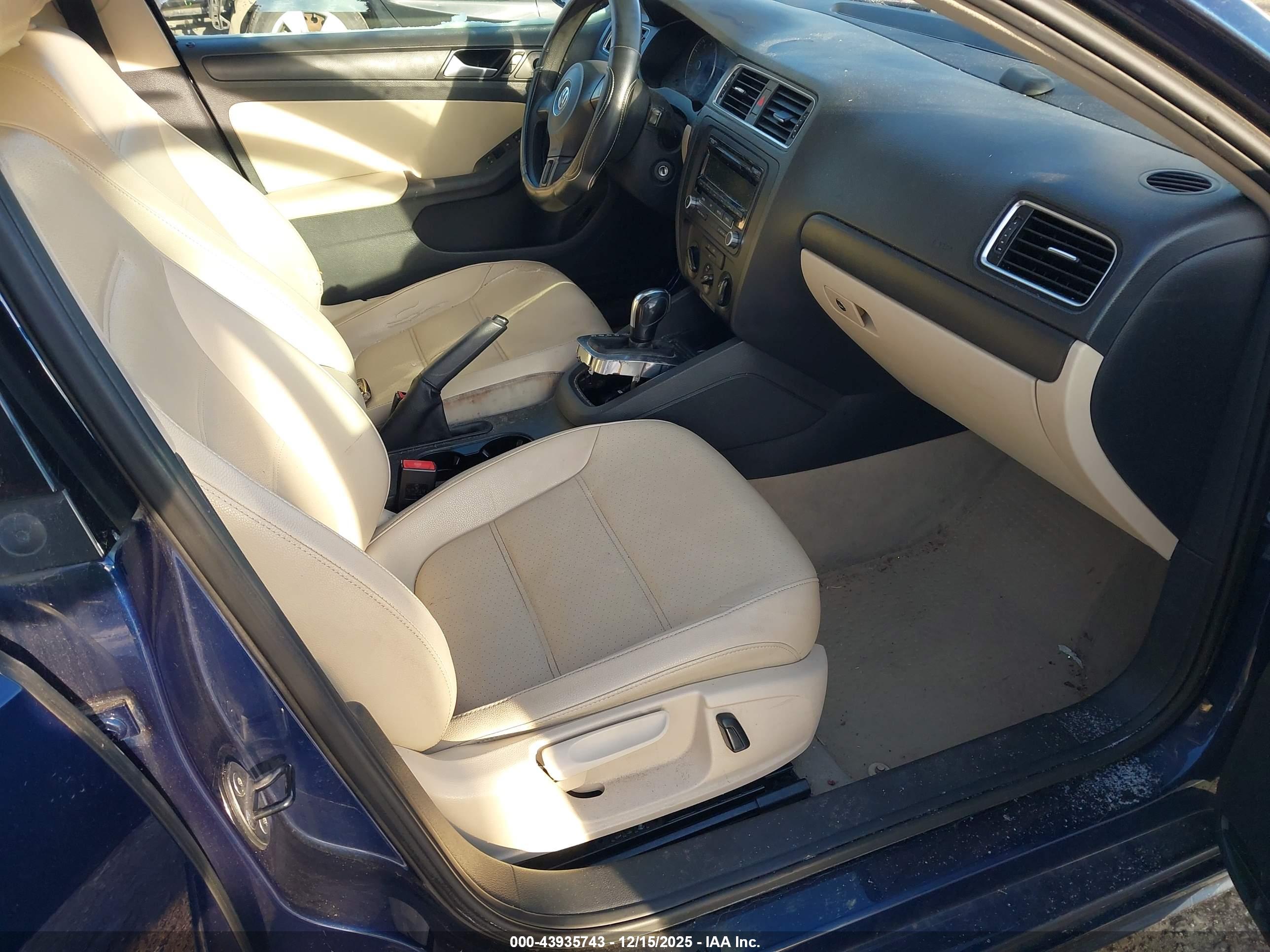 VOLKSWAGEN JETTA image 5