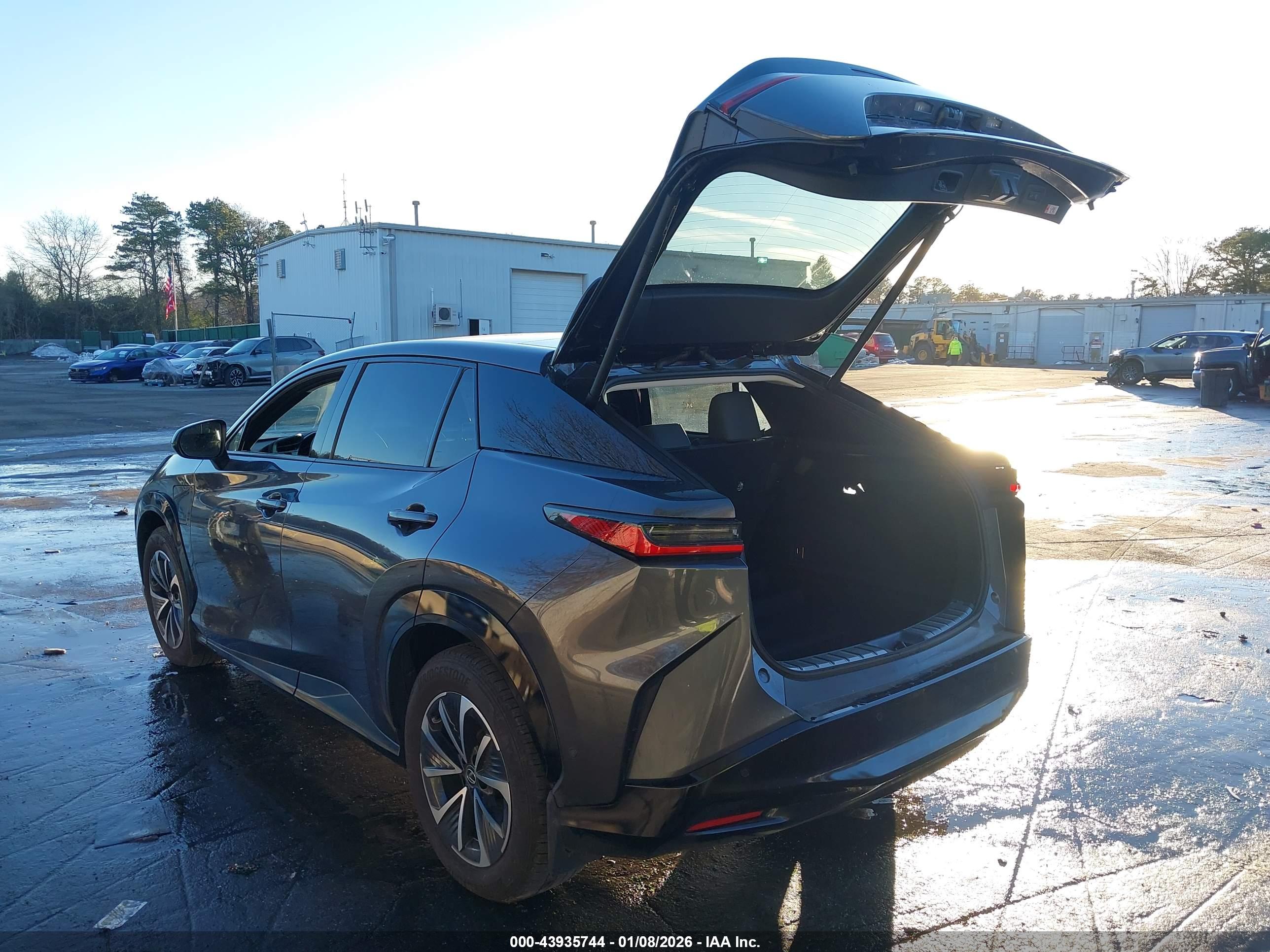 LEXUS RZ image 3