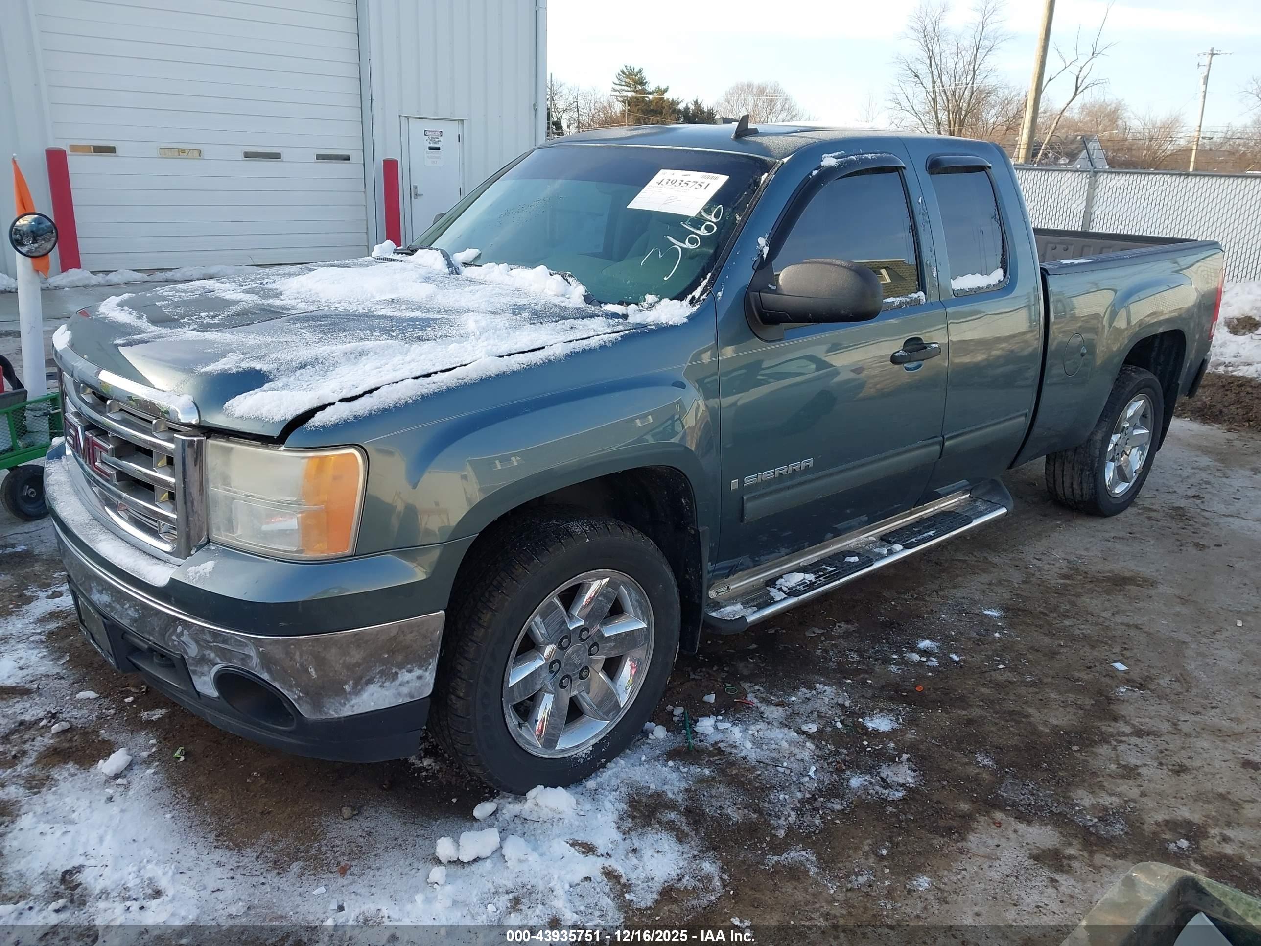 GMC SIERRA image 2